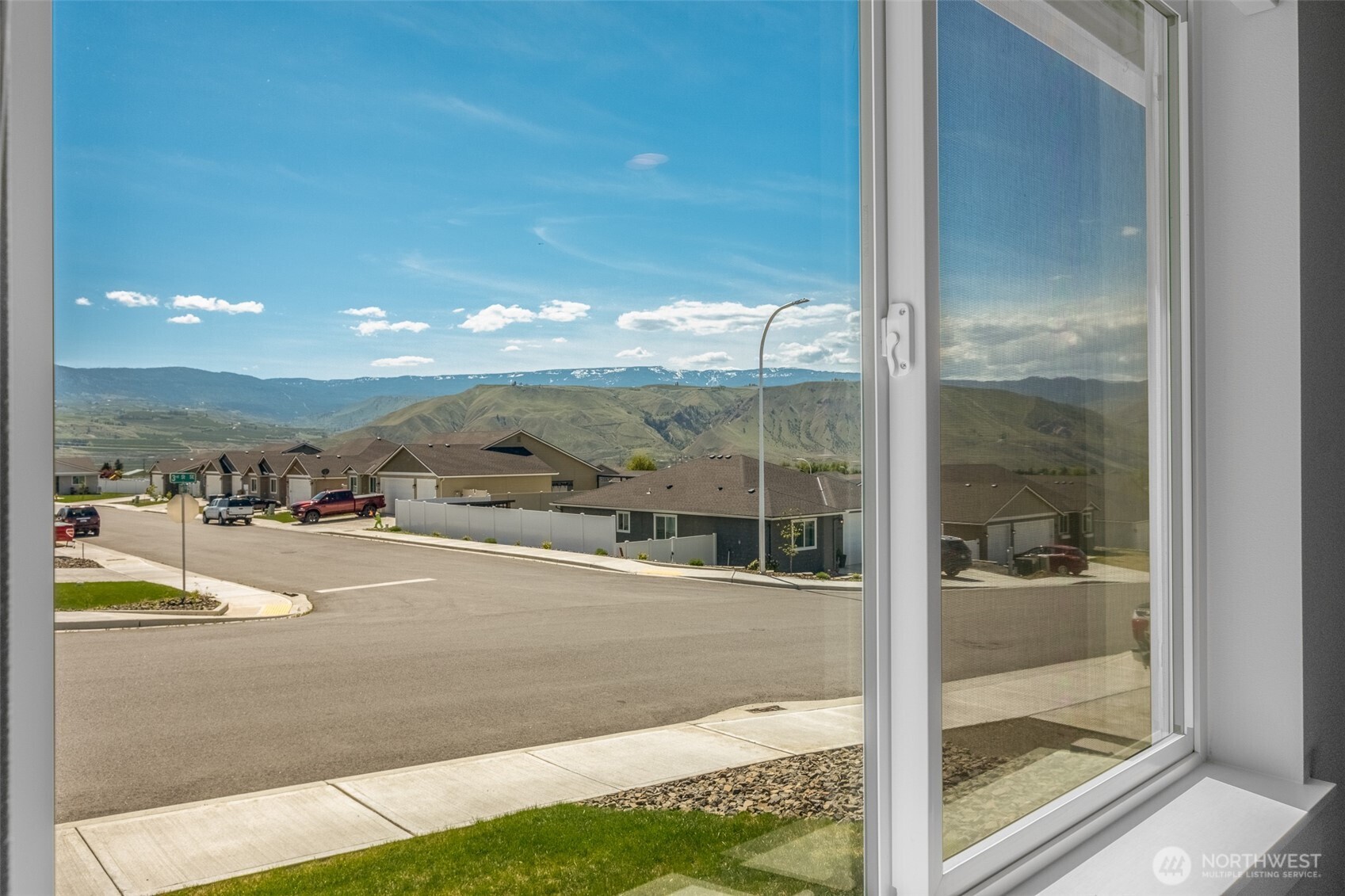 2355 3rd St SE , East Wenatchee, WA 98802
