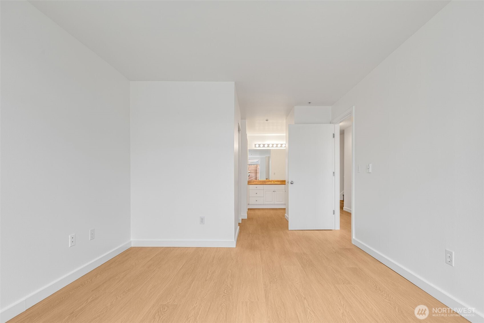 2415 2nd Avenue #750, Seattle, WA 98121
