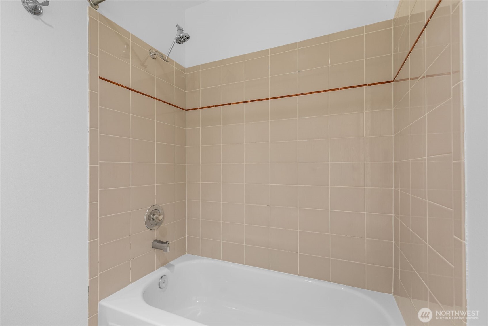 2415 2nd Avenue #750, Seattle, WA 98121