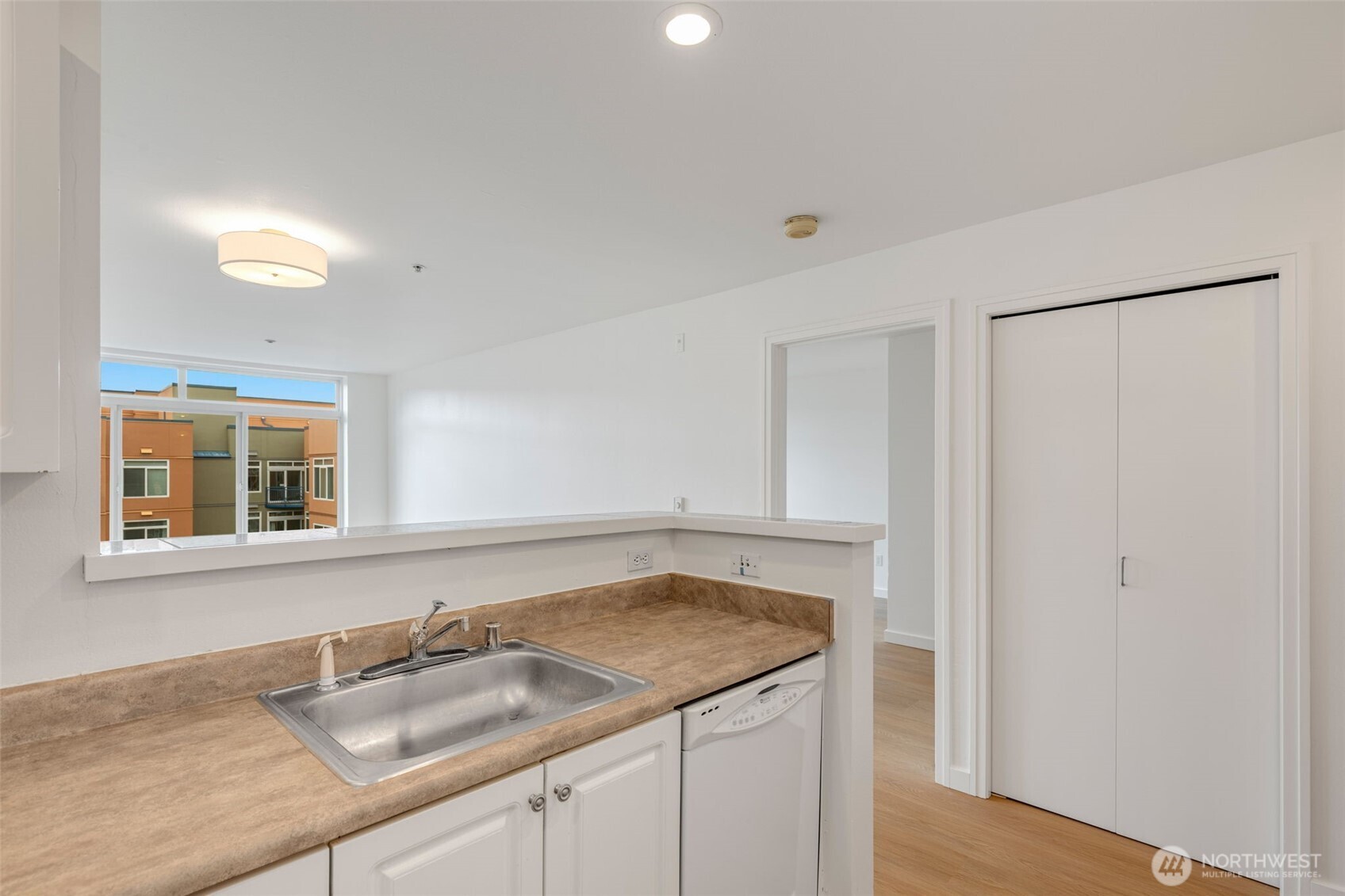 2415 2nd Avenue #750, Seattle, WA 98121