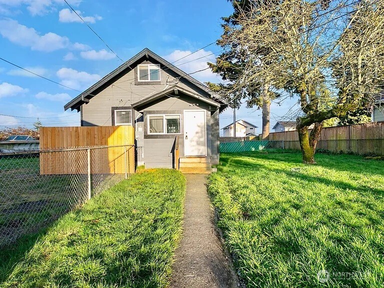 3331 S Alaska St , Tacoma, WA 98418