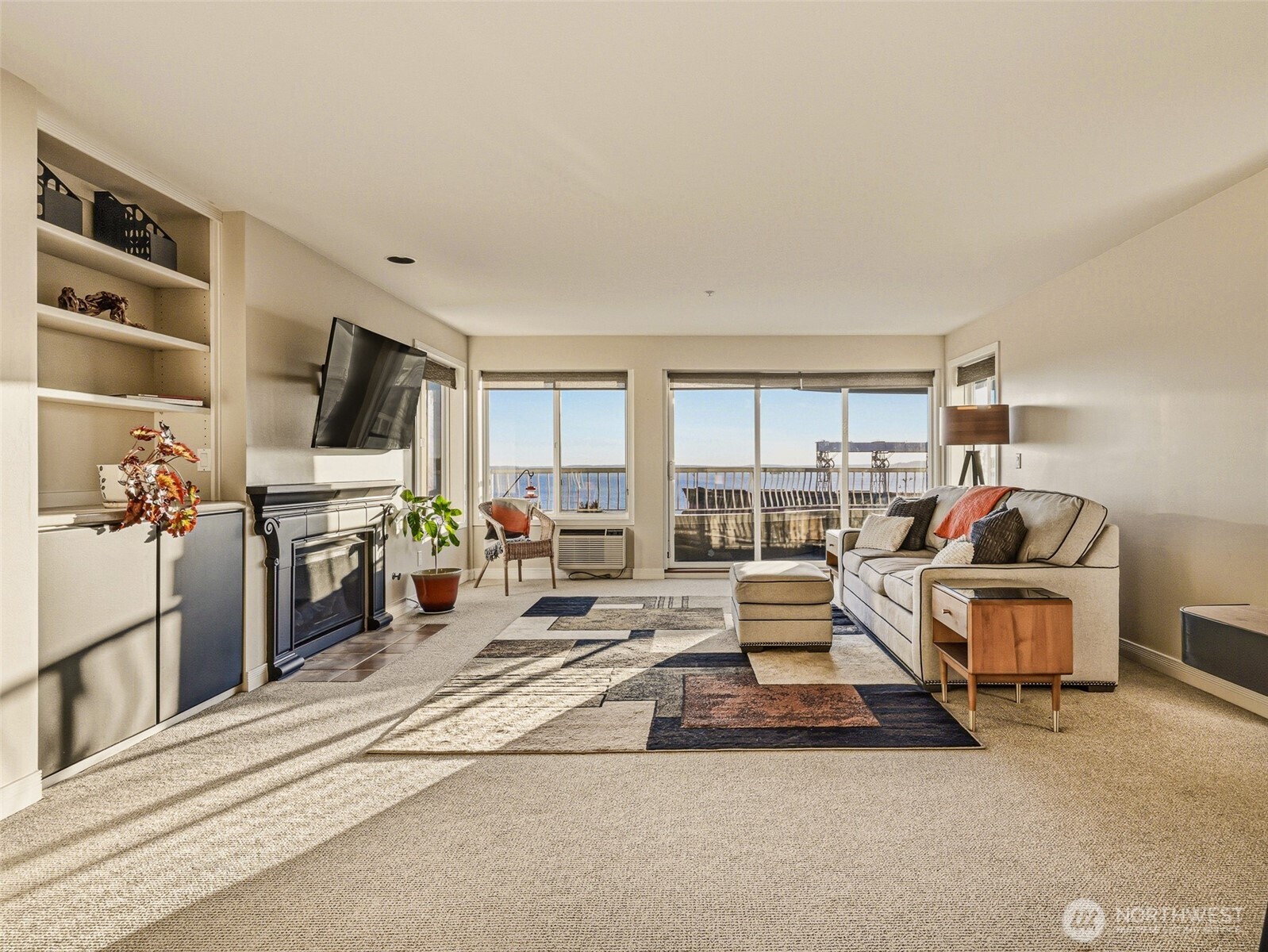 601 W Mercer Place #301, Seattle, WA 98119
