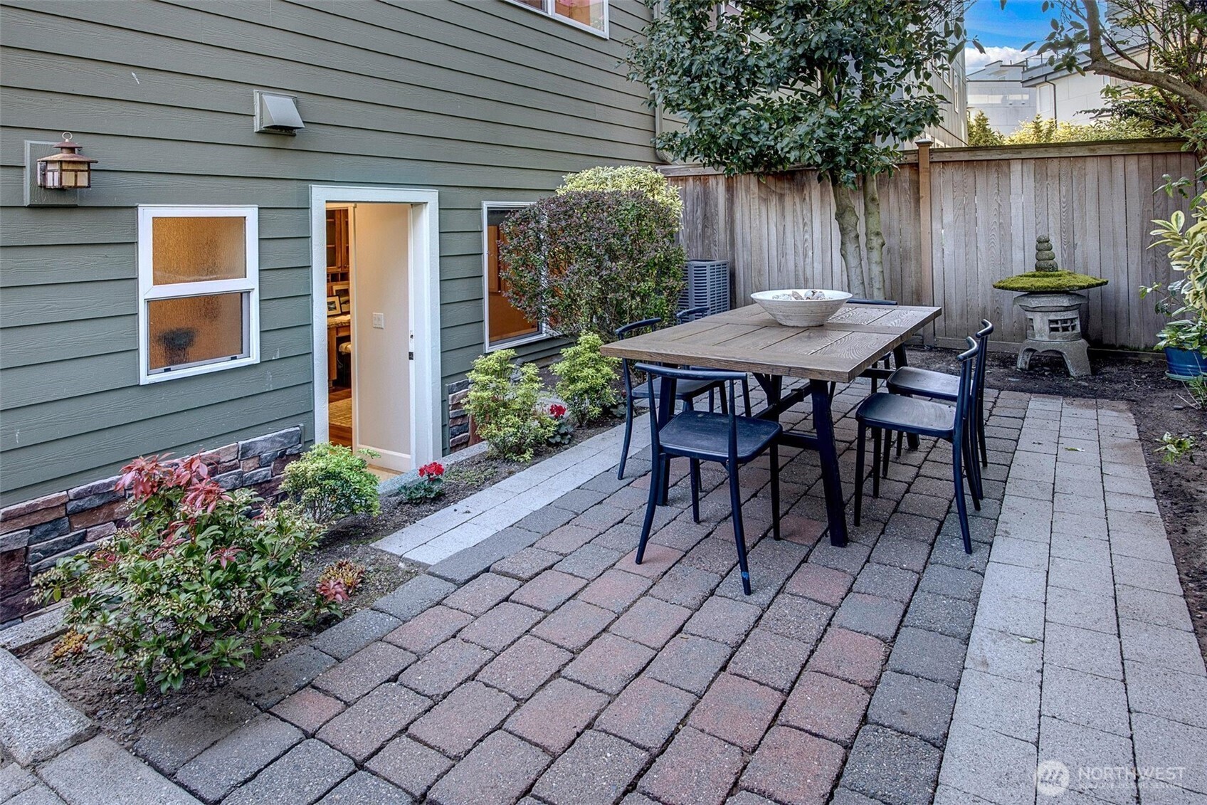 3312 Beach Drive SW, Seattle, WA 98116-2616