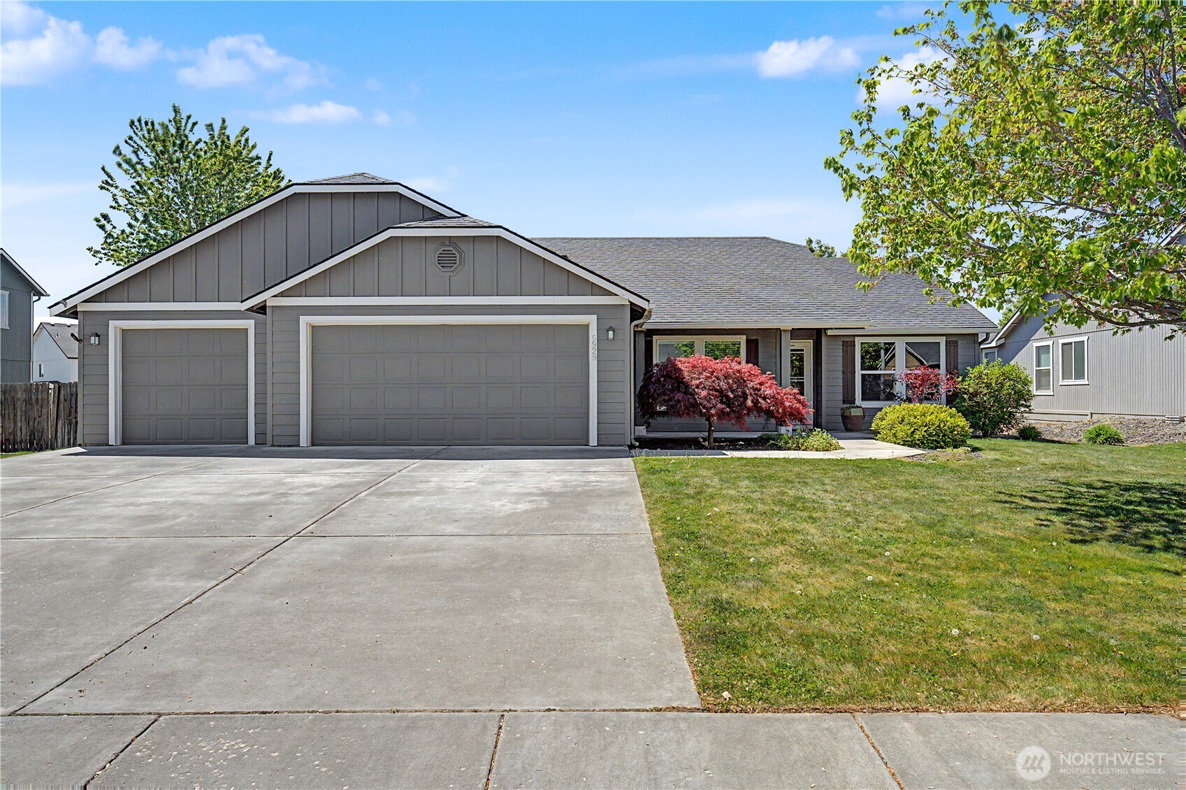 5929 Bluewood Street , West Richland, WA 99353