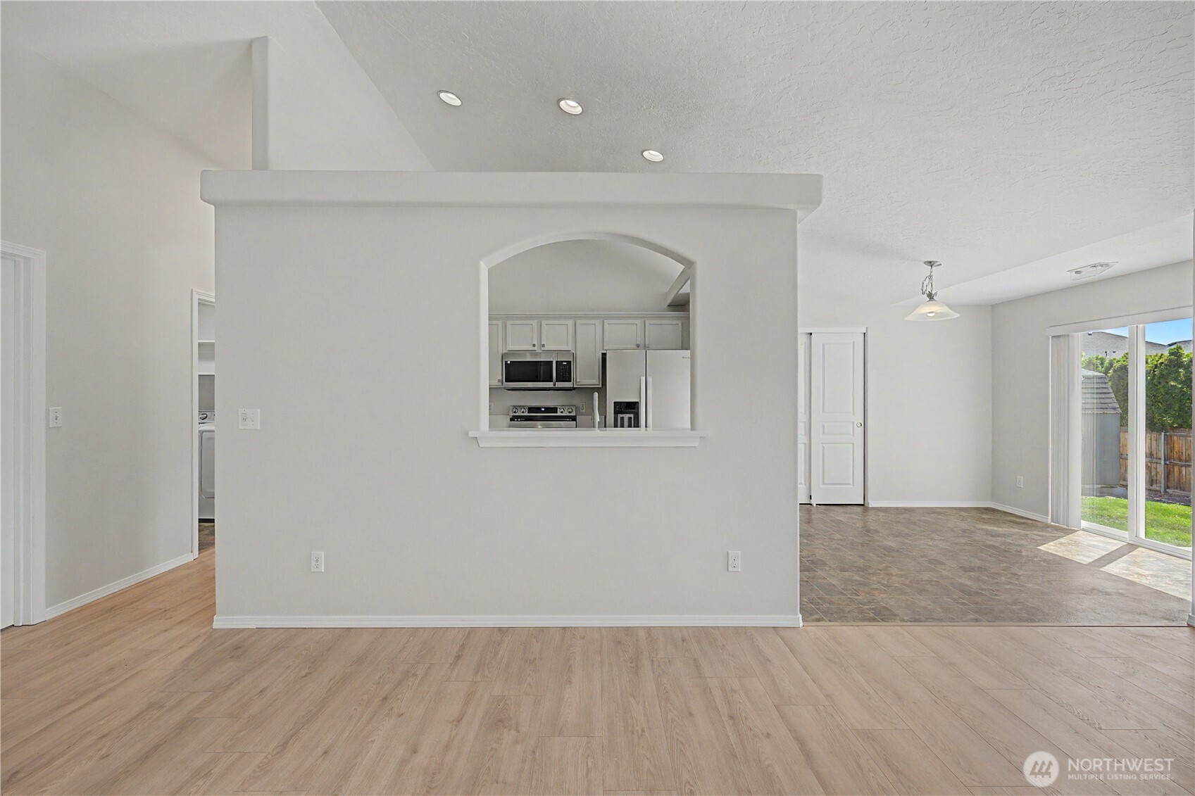 5929 Bluewood Street , West Richland, WA 99353