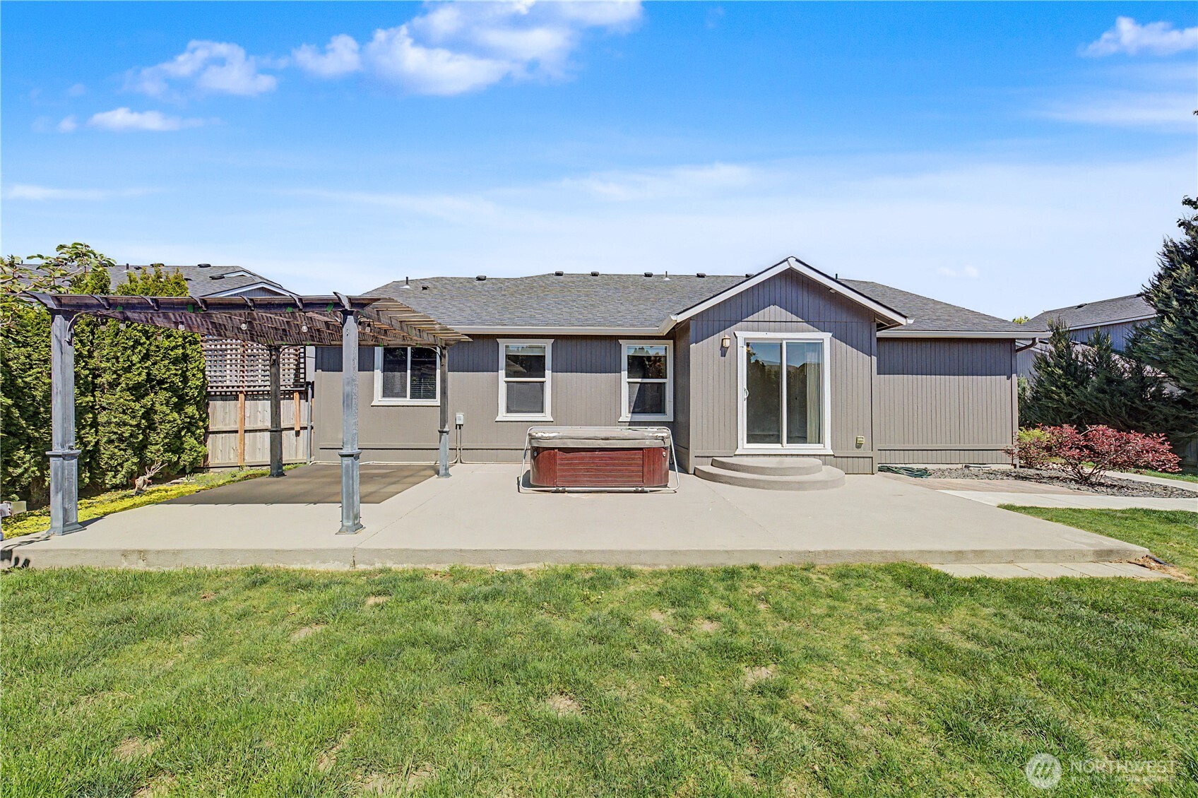 5929 Bluewood Street , West Richland, WA 99353