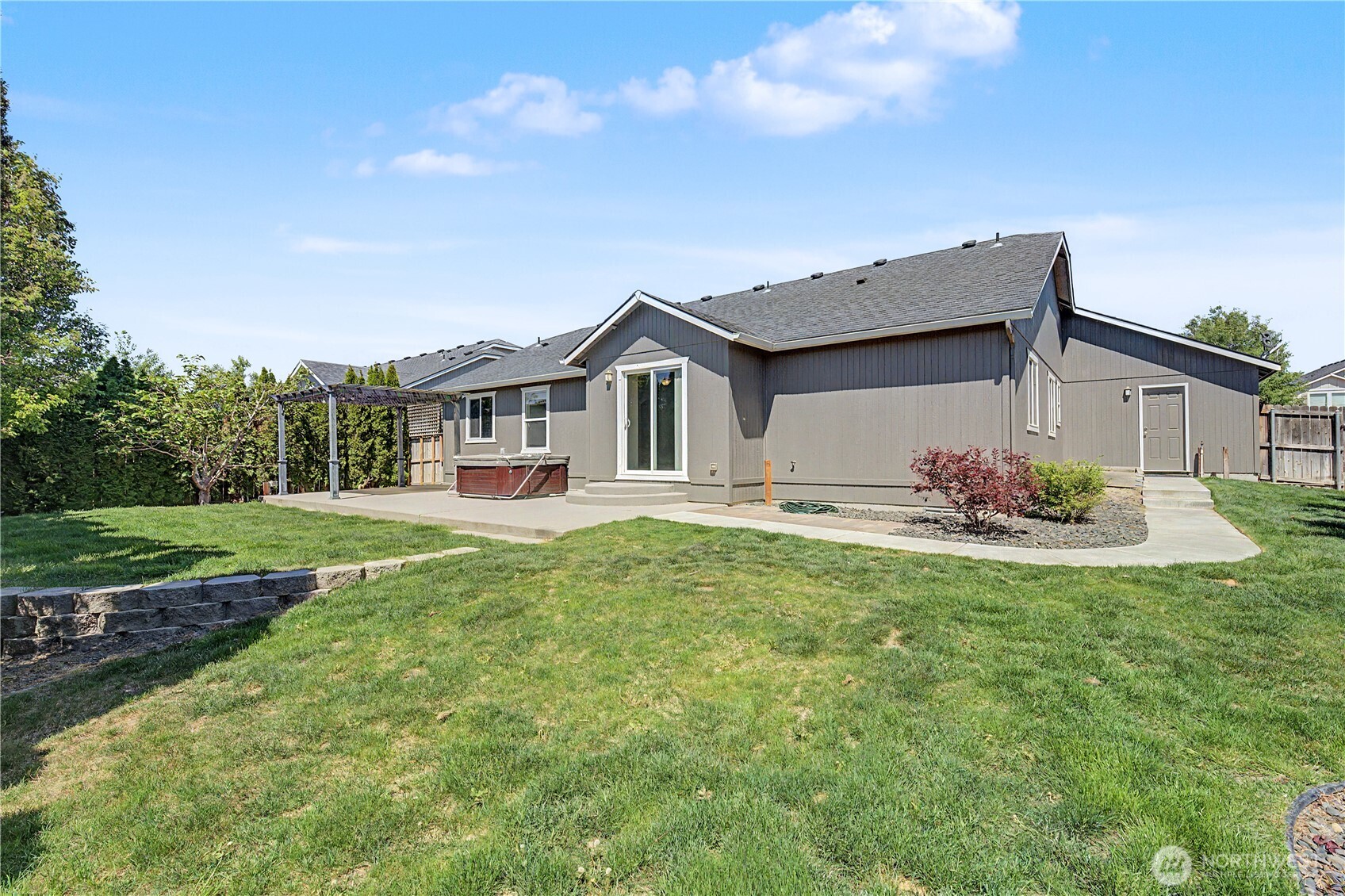 5929 Bluewood Street , West Richland, WA 99353
