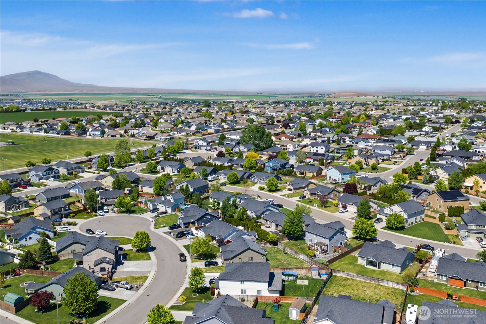 5929 Bluewood Street , West Richland, WA 99353