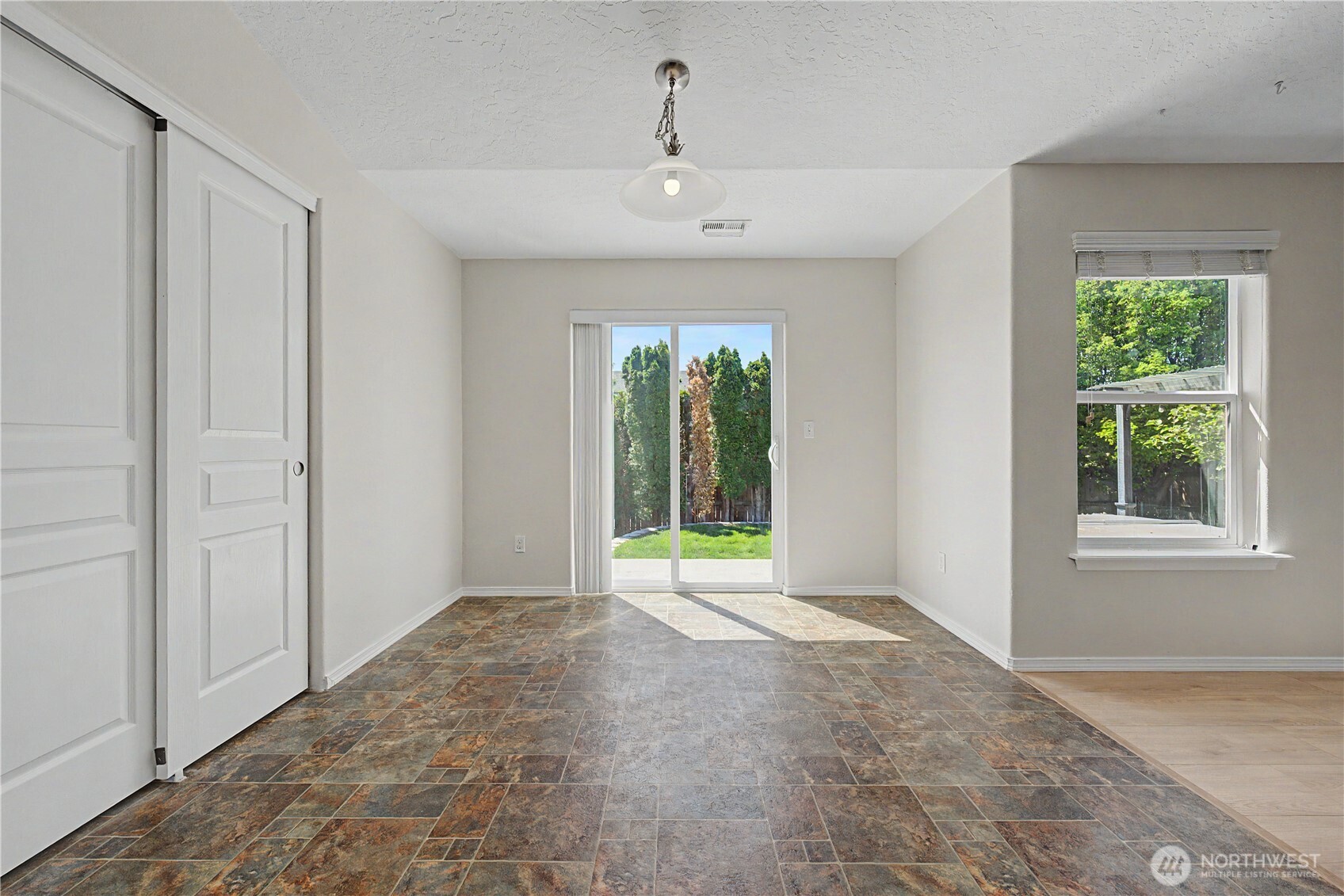 5929 Bluewood Street , West Richland, WA 99353