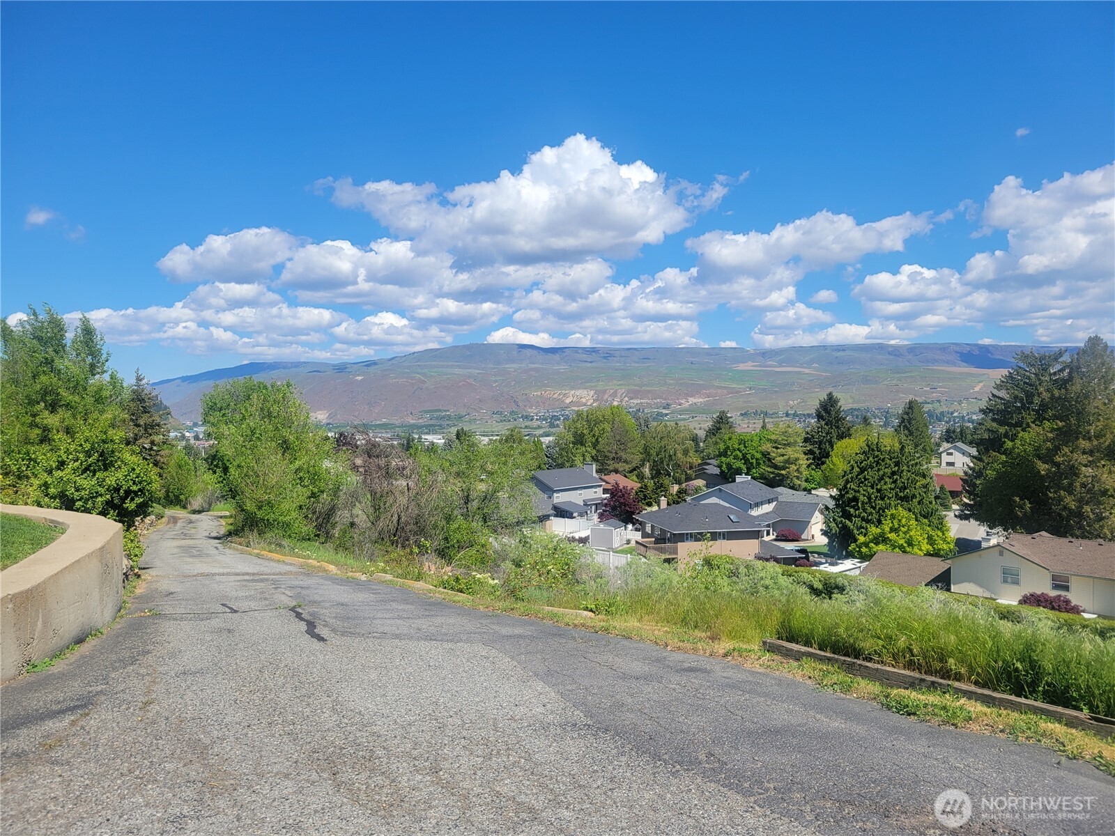 1823 North Road , Wenatchee, WA 98801