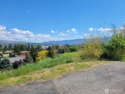 1823 North Road , Wenatchee, WA 98801 - Photo 2