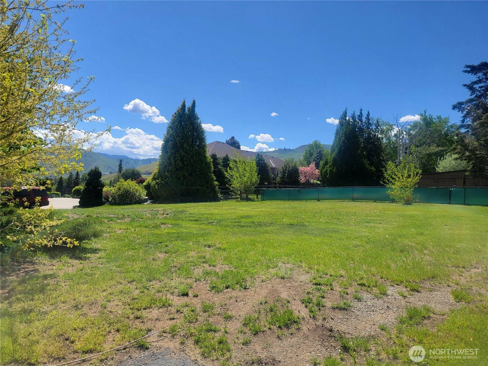 1823 North Road , Wenatchee, WA 98801