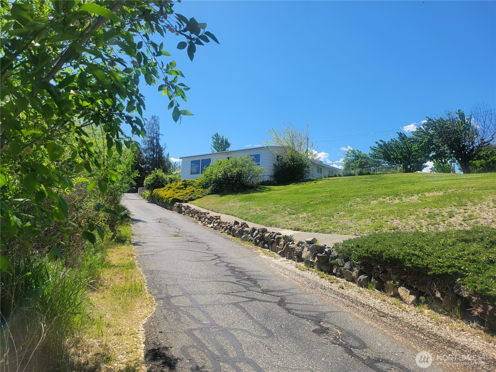 1823 North Road , Wenatchee, WA 98801