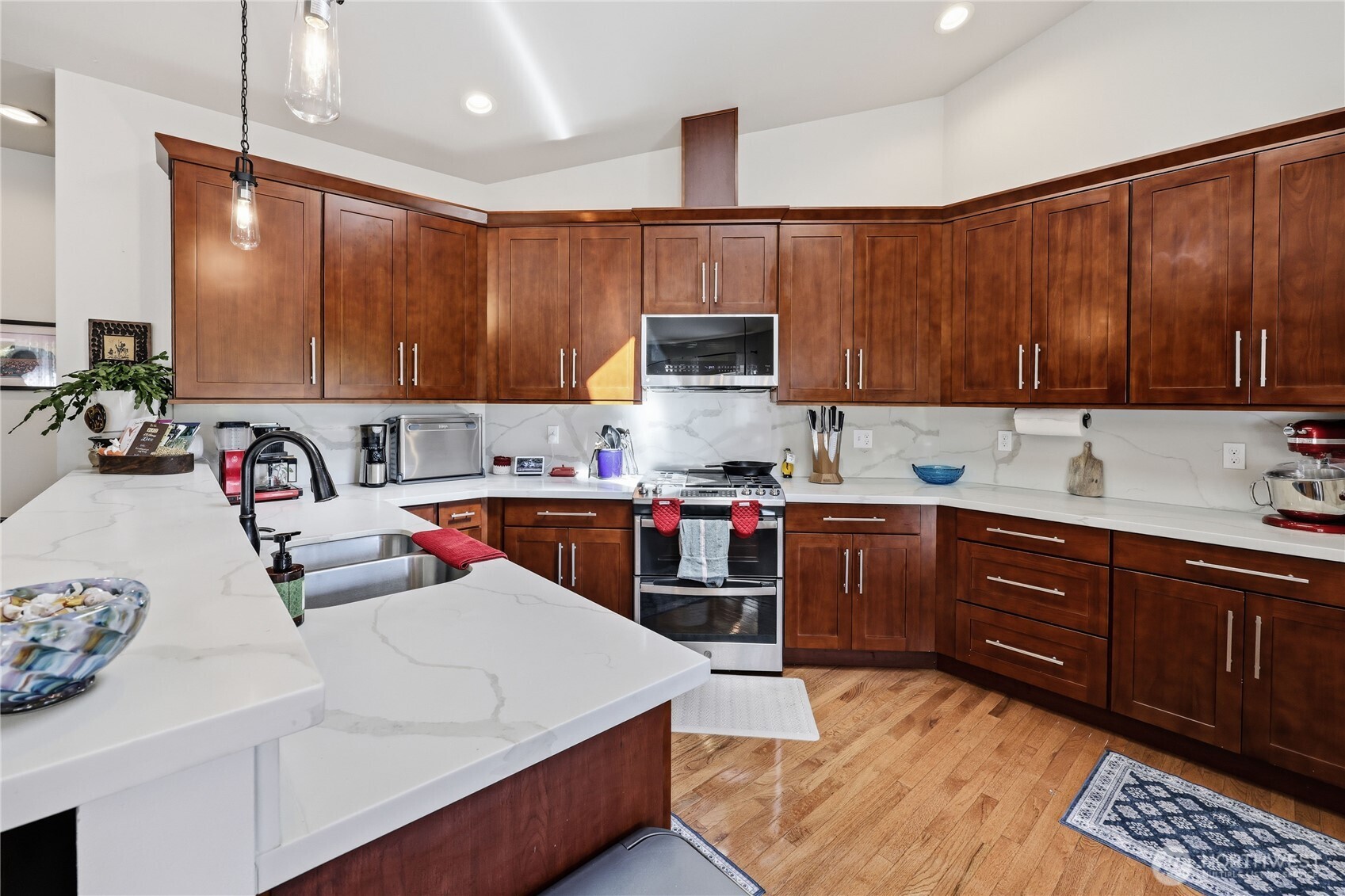 38603 Benchmark Avenue NE, Hansville, WA 98340