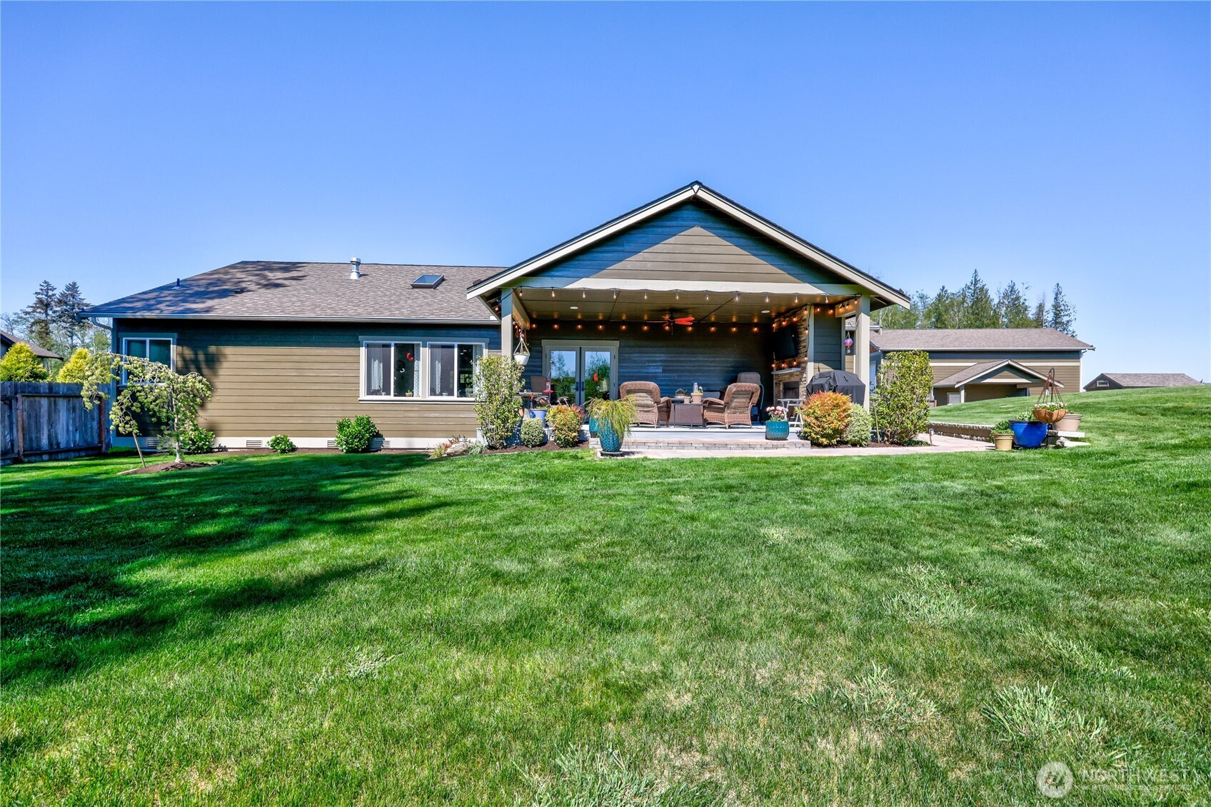 38603 Benchmark Avenue NE, Hansville, WA 98340
