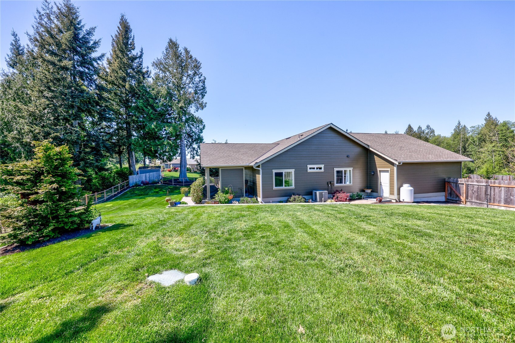 38603 Benchmark Avenue NE, Hansville, WA 98340