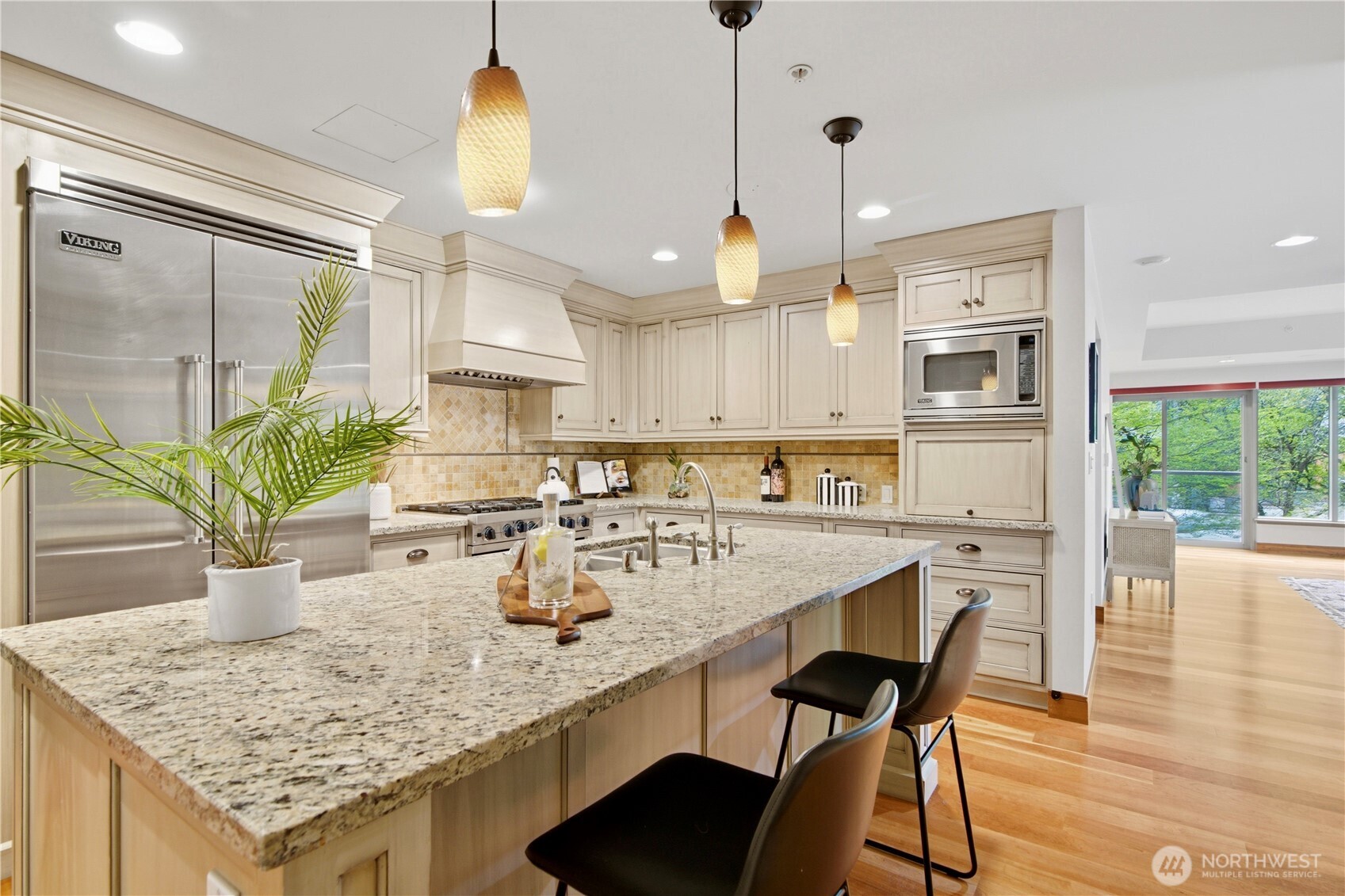 10620 NE 9th Place #TH-6, Bellevue, WA 98004