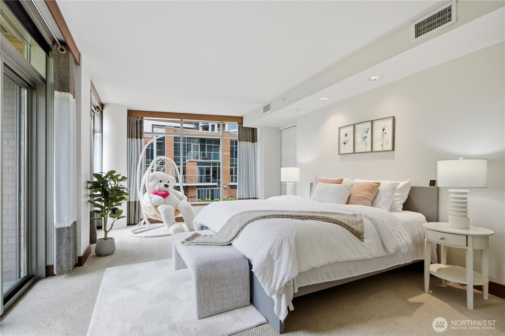 10620 NE 9th Place #TH-6, Bellevue, WA 98004