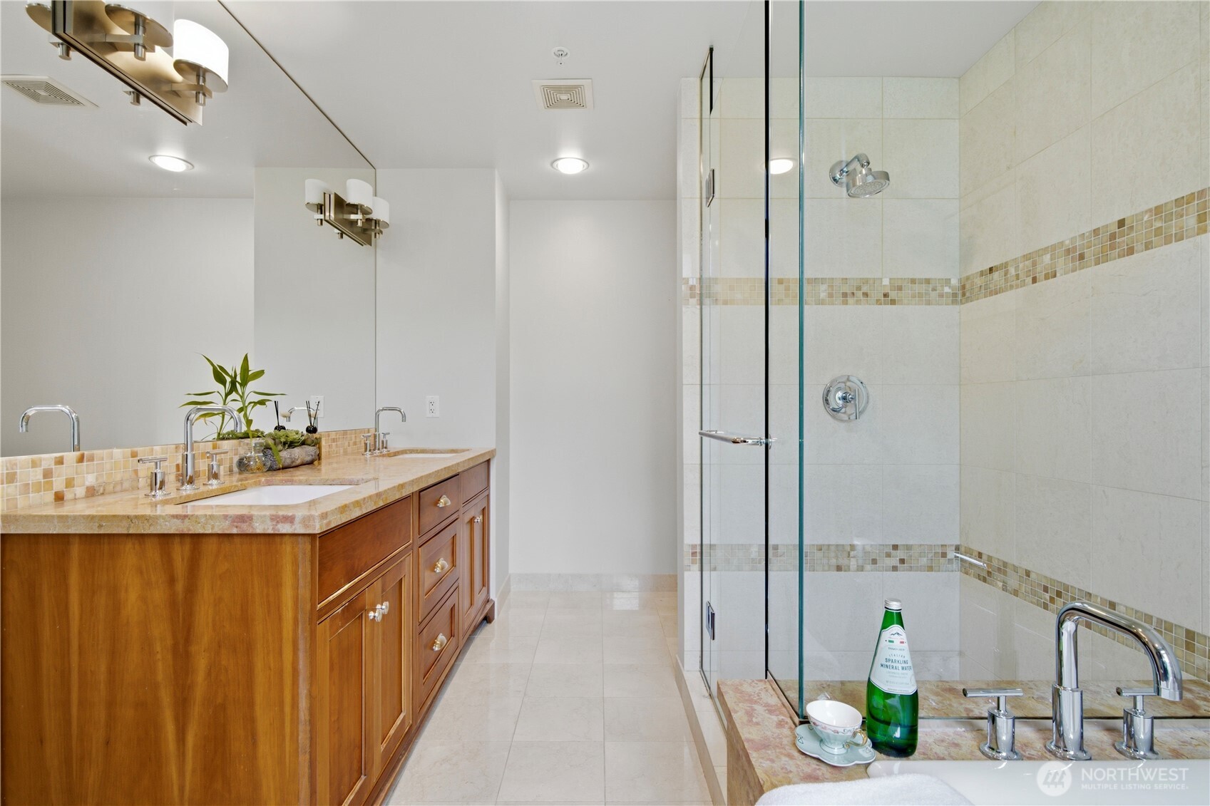 10620 NE 9th Place #TH-6, Bellevue, WA 98004