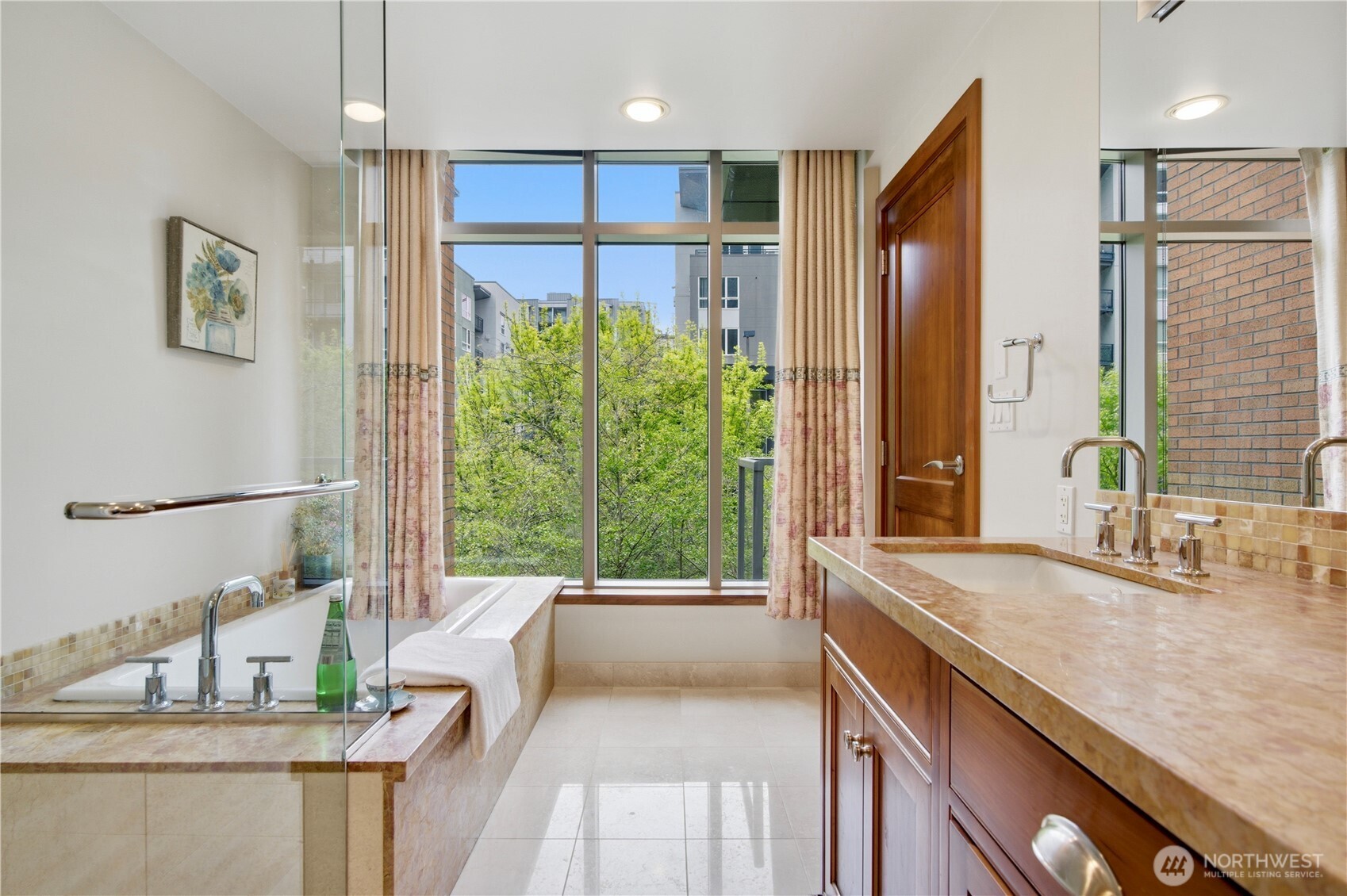 10620 NE 9th Place #TH-6, Bellevue, WA 98004