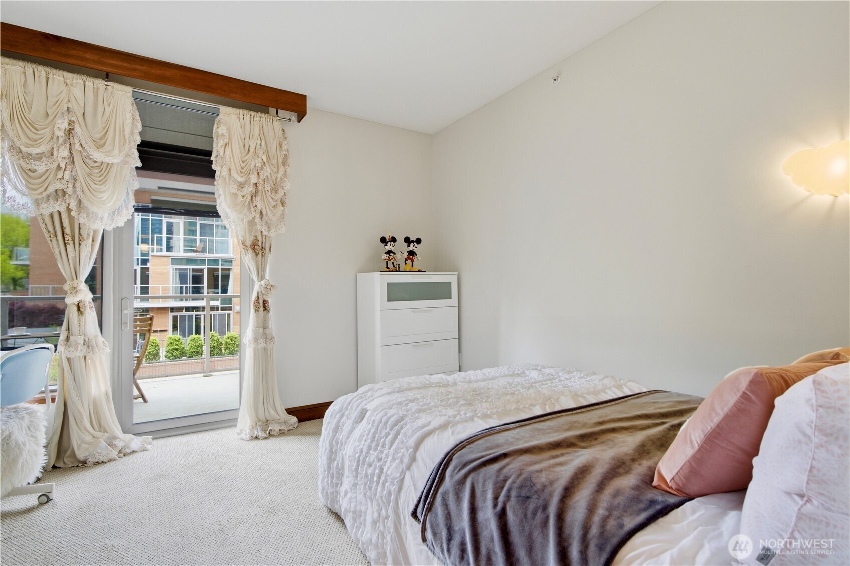 10620 NE 9th Place #TH-6, Bellevue, WA 98004