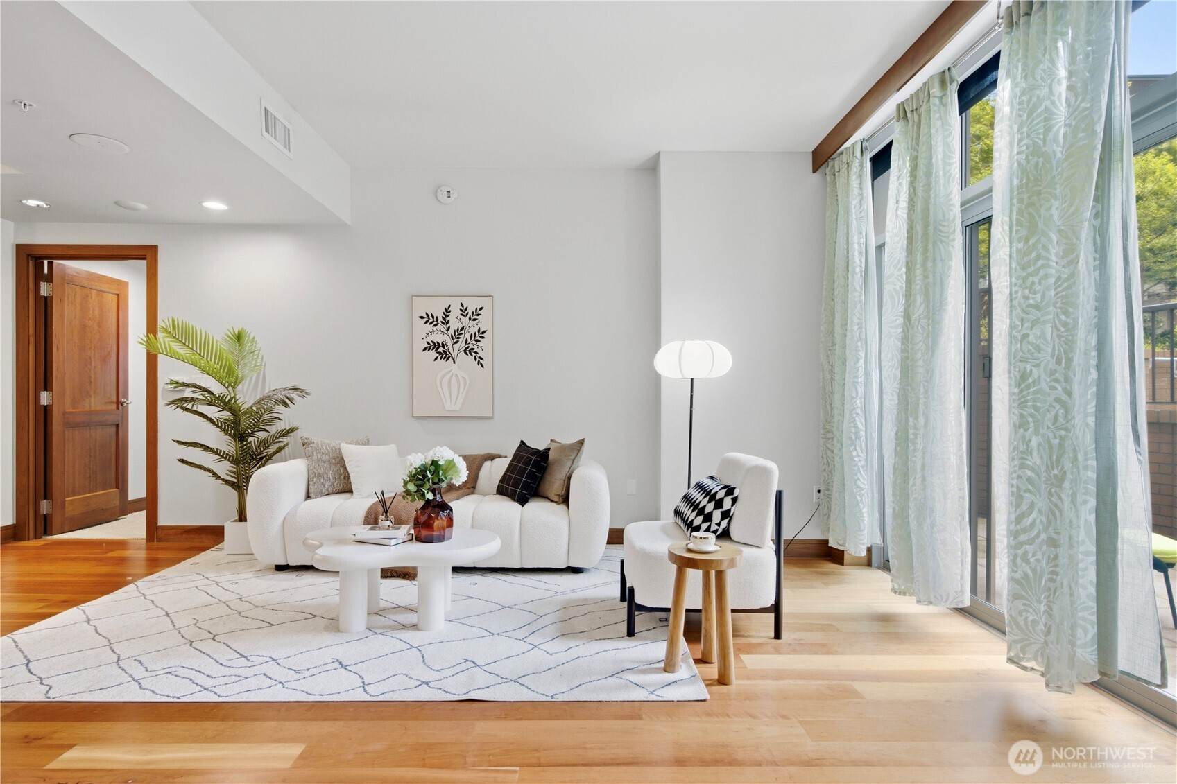 10620 NE 9th Place #TH-6, Bellevue, WA 98004