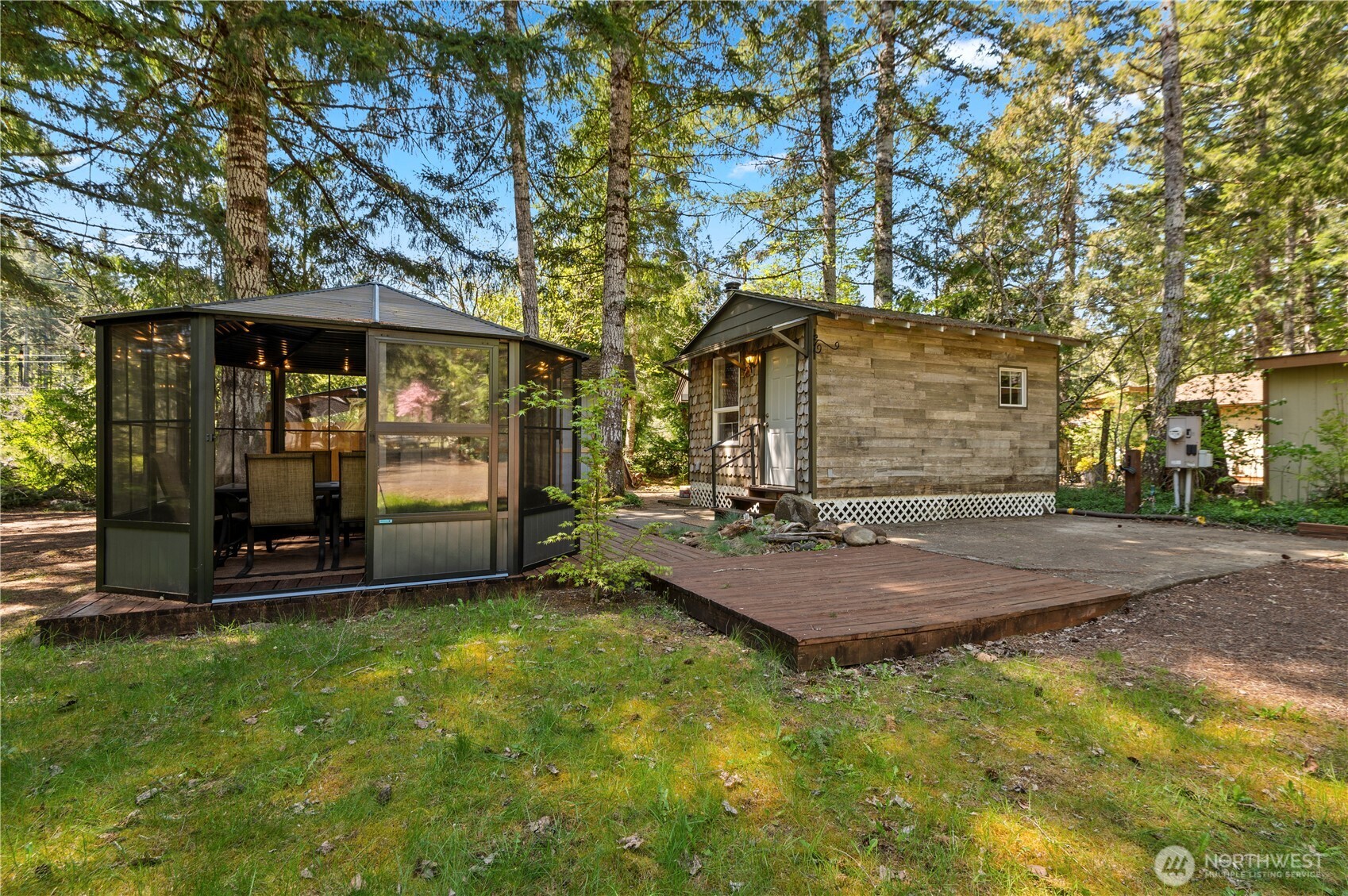211 N Mount Christie Drive , Hoodsport, WA 98548