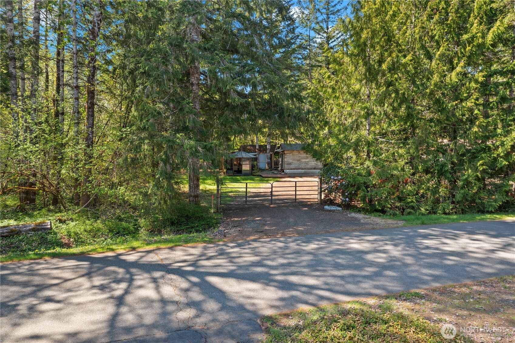 211 N Mount Christie Drive , Hoodsport, WA 98548