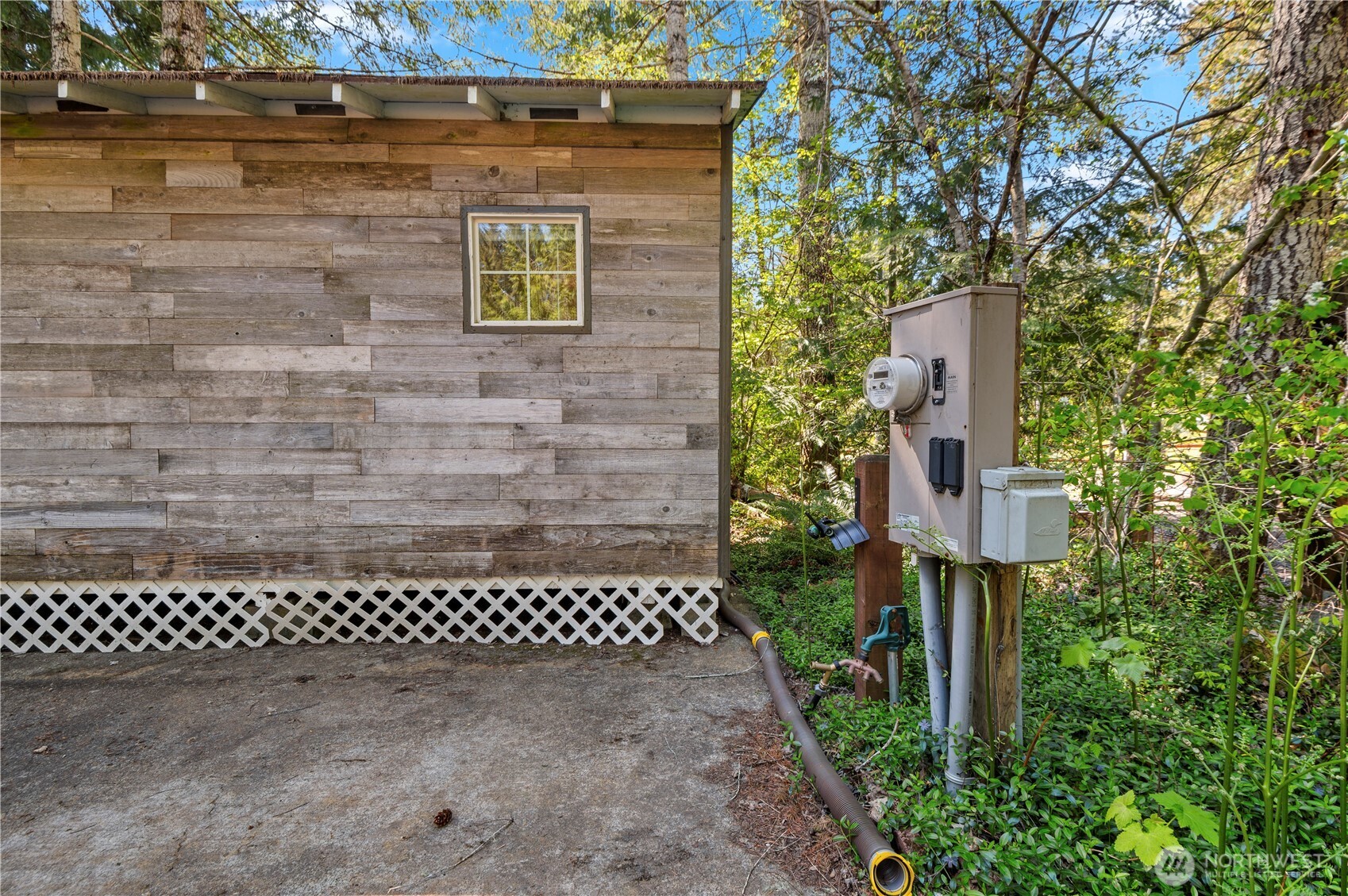 211 N Mount Christie Drive , Hoodsport, WA 98548