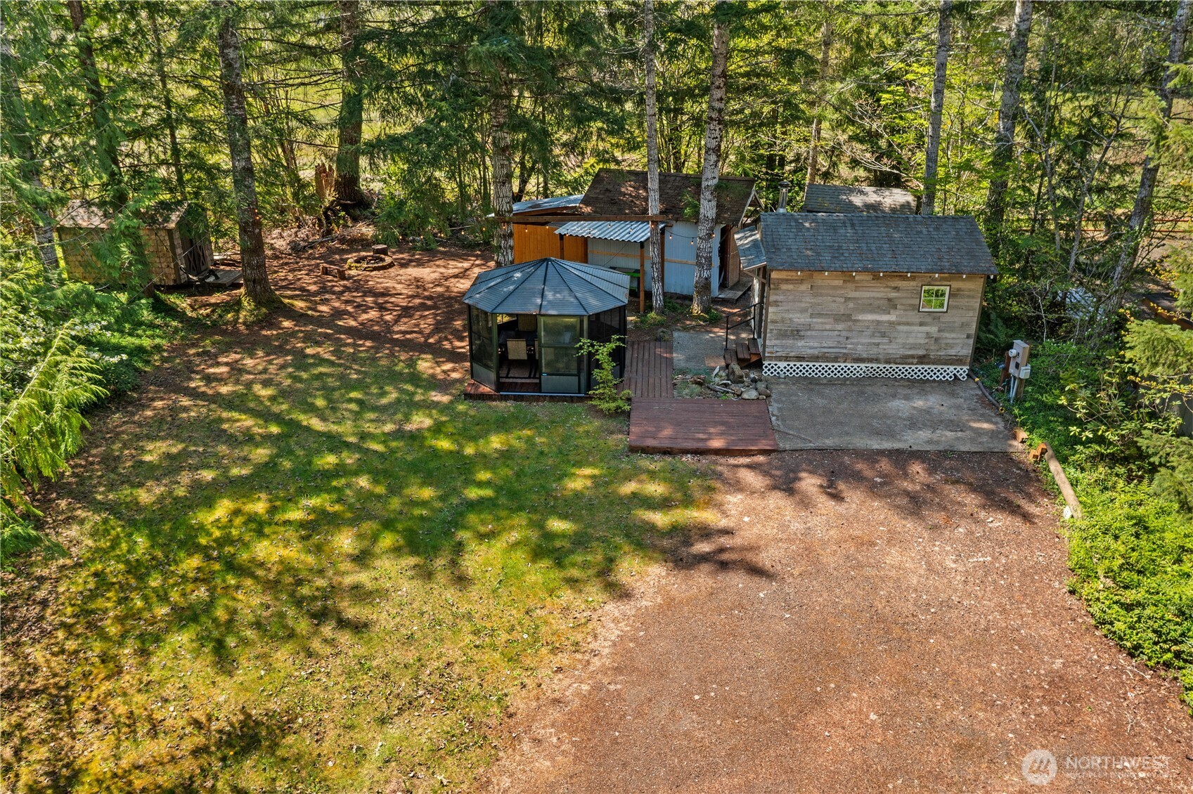211 N Mount Christie Drive , Hoodsport, WA 98548