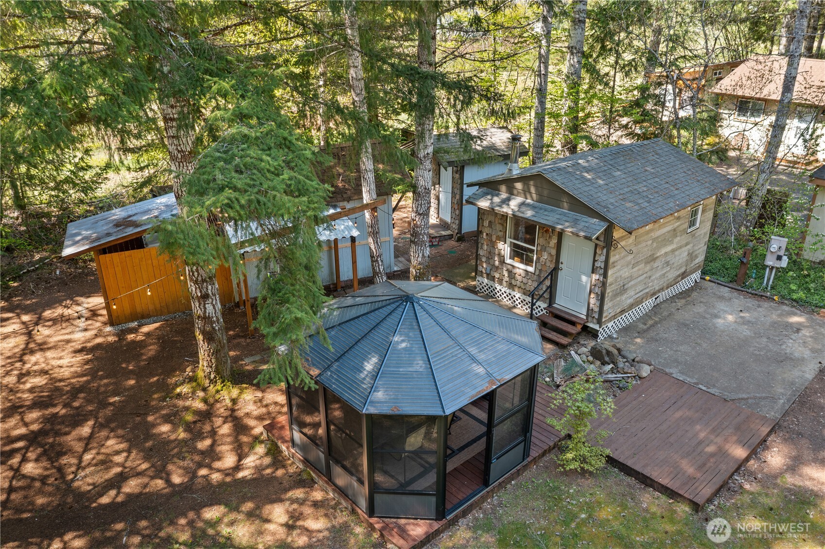 211 N Mount Christie Drive , Hoodsport, WA 98548