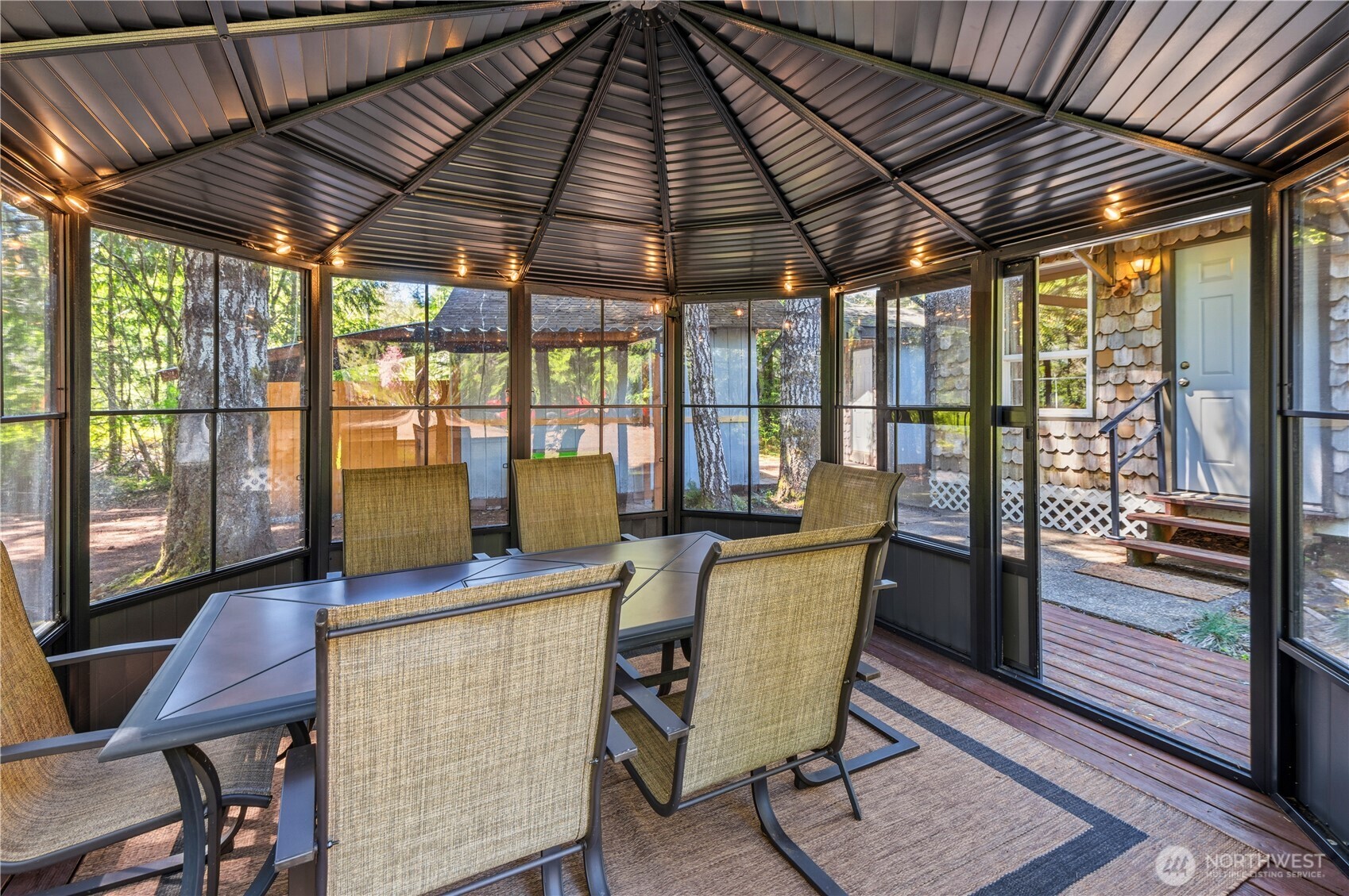 211 N Mount Christie Drive , Hoodsport, WA 98548