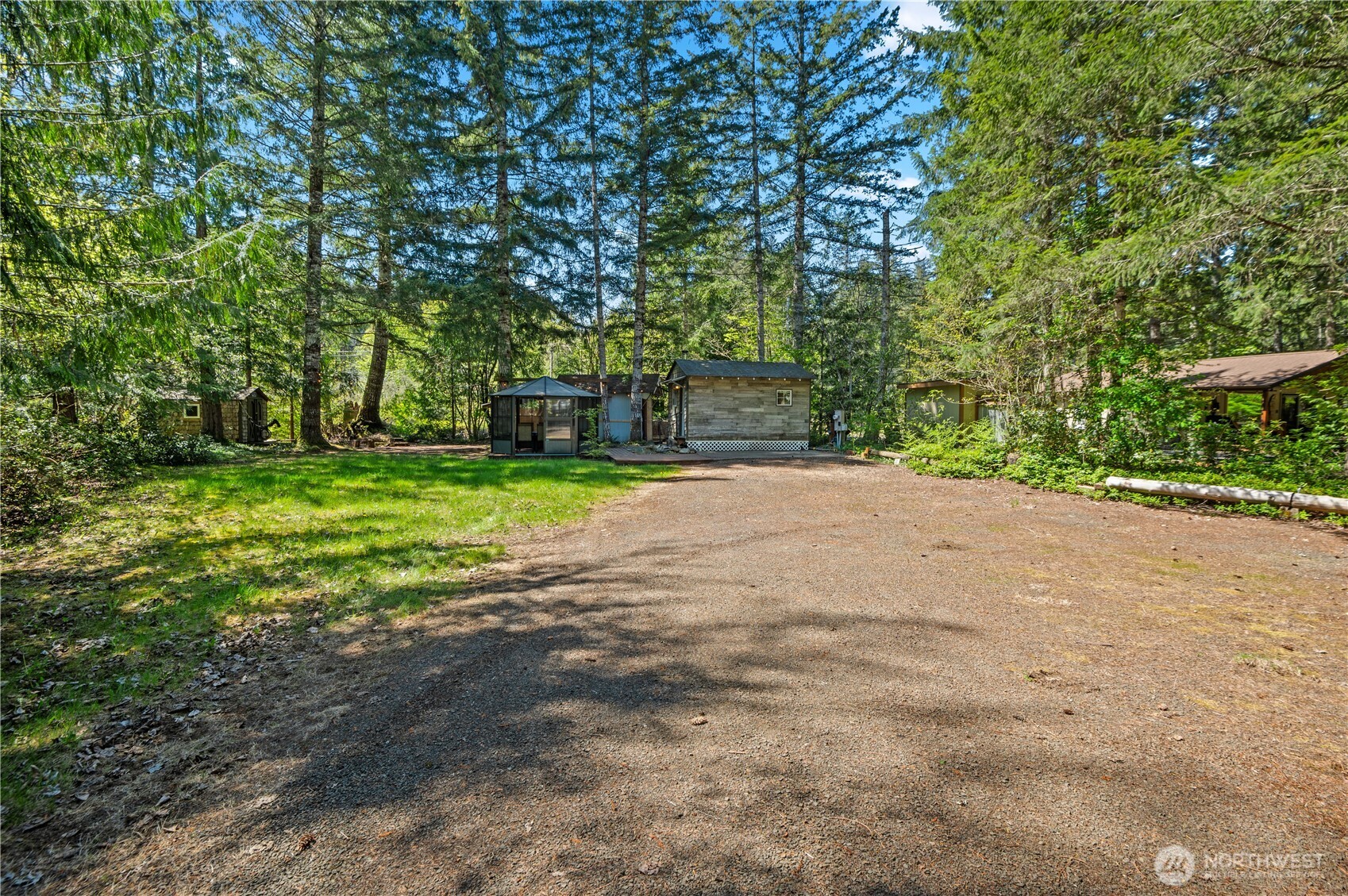211 N Mount Christie Drive , Hoodsport, WA 98548