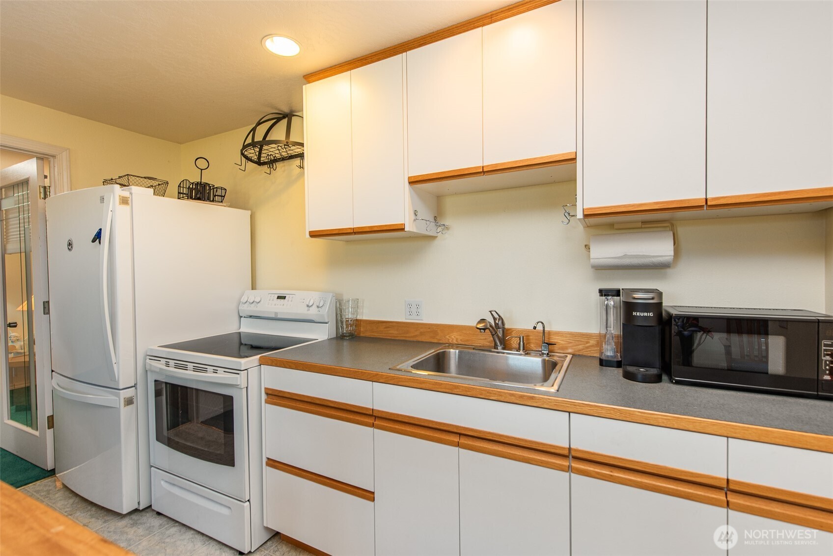608 Reservoir Road , Sequim, WA 98382