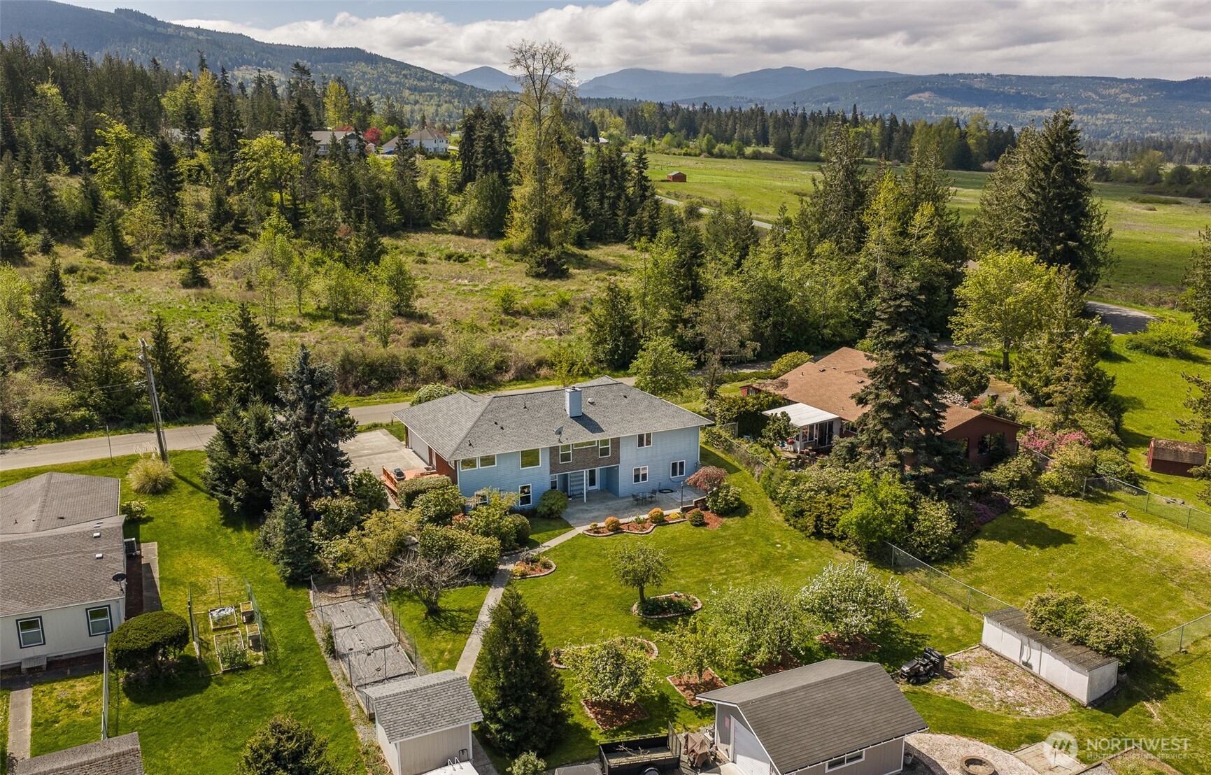 608 Reservoir Road , Sequim, WA 98382
