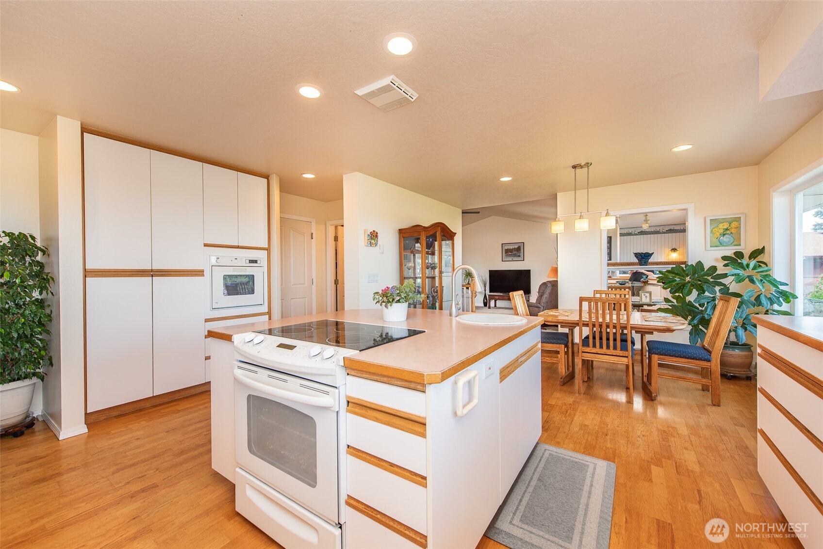 608 Reservoir Road , Sequim, WA 98382
