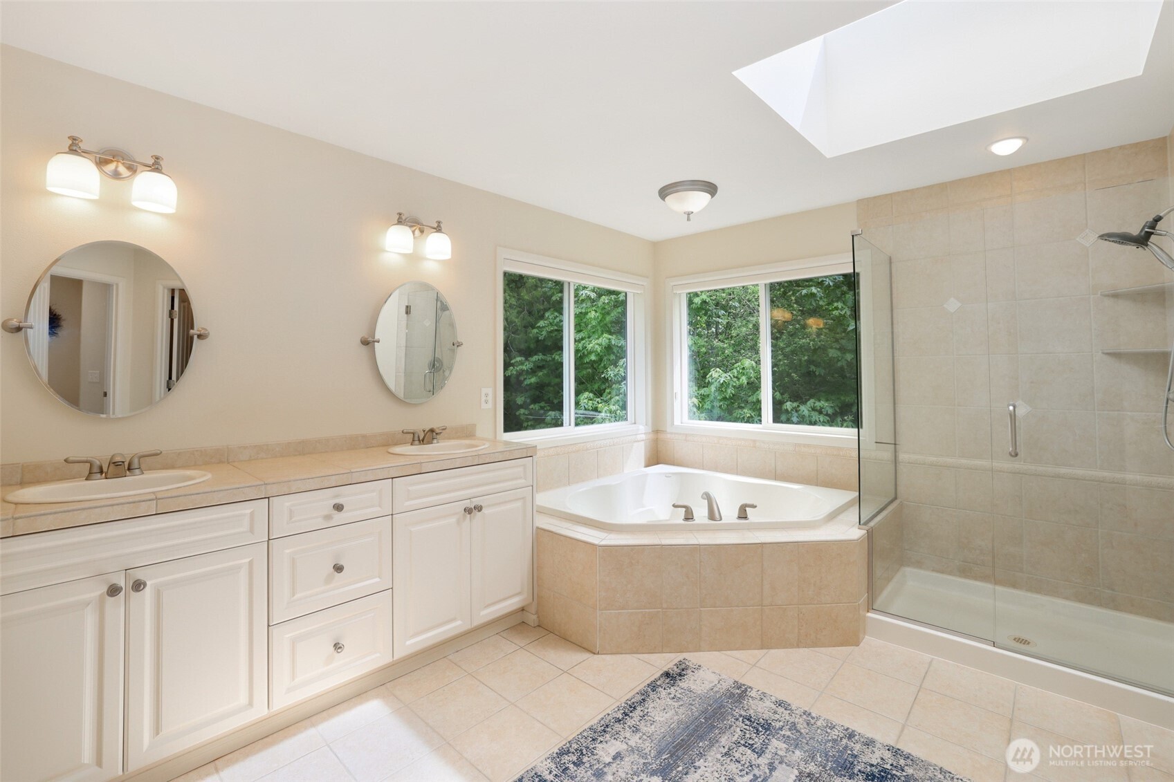 25846 NE 4th Place , Sammamish, WA 98074