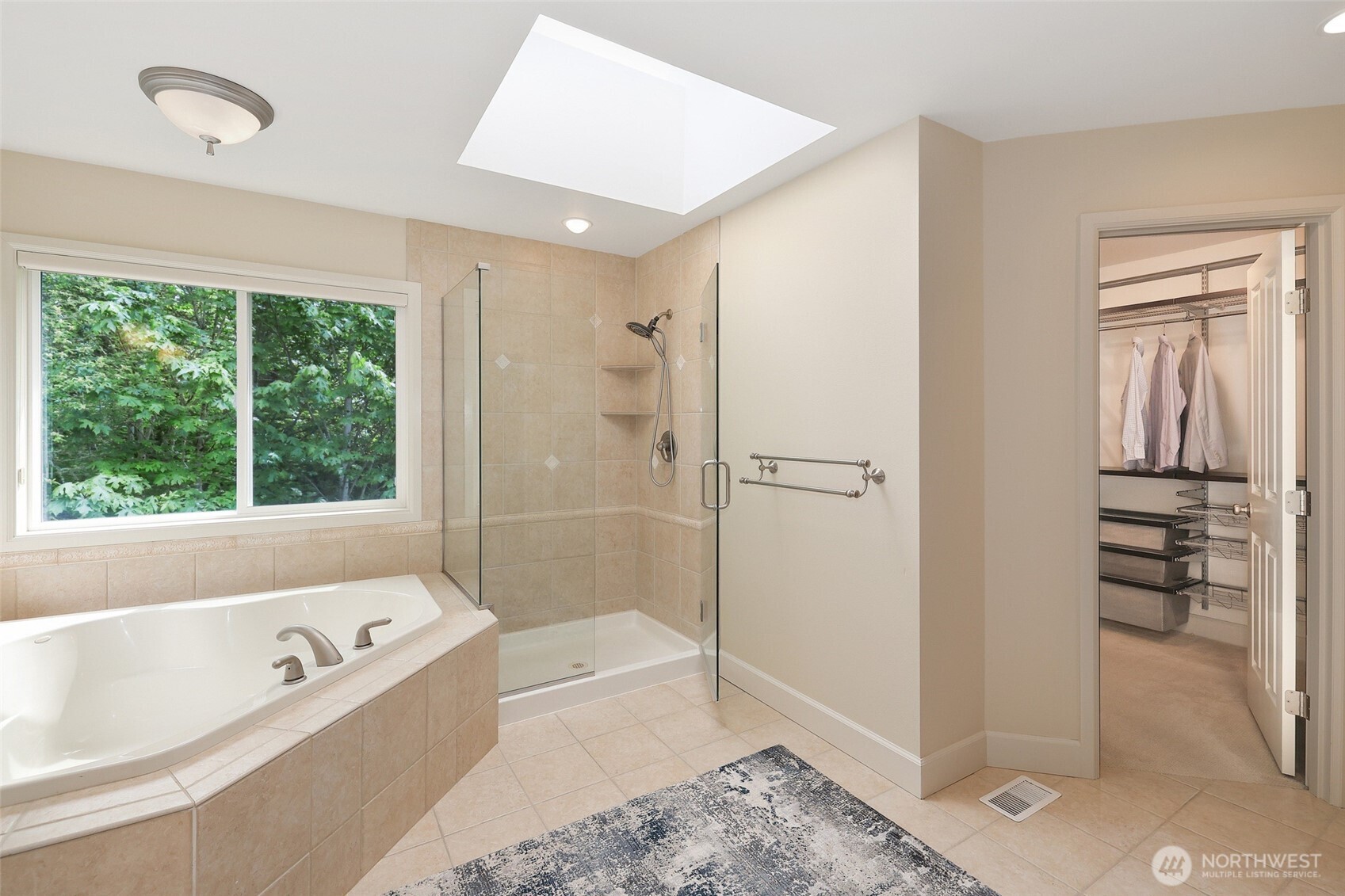 25846 NE 4th Place , Sammamish, WA 98074