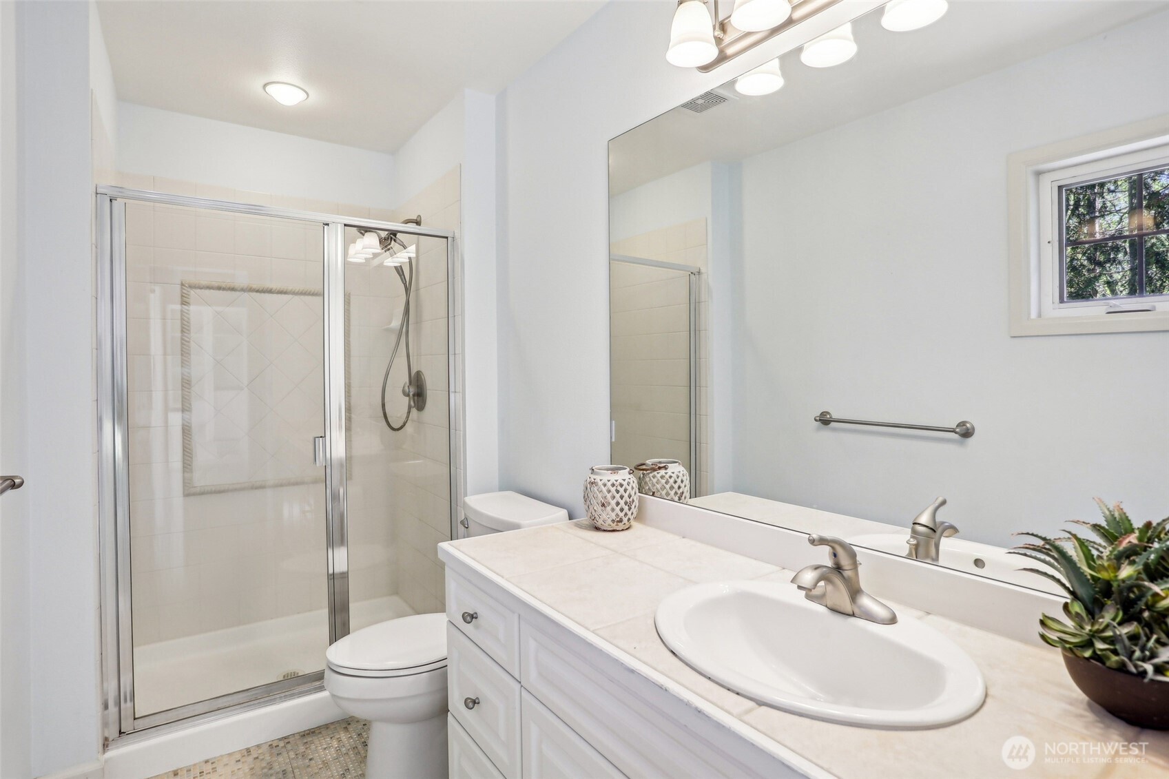25846 NE 4th Place , Sammamish, WA 98074