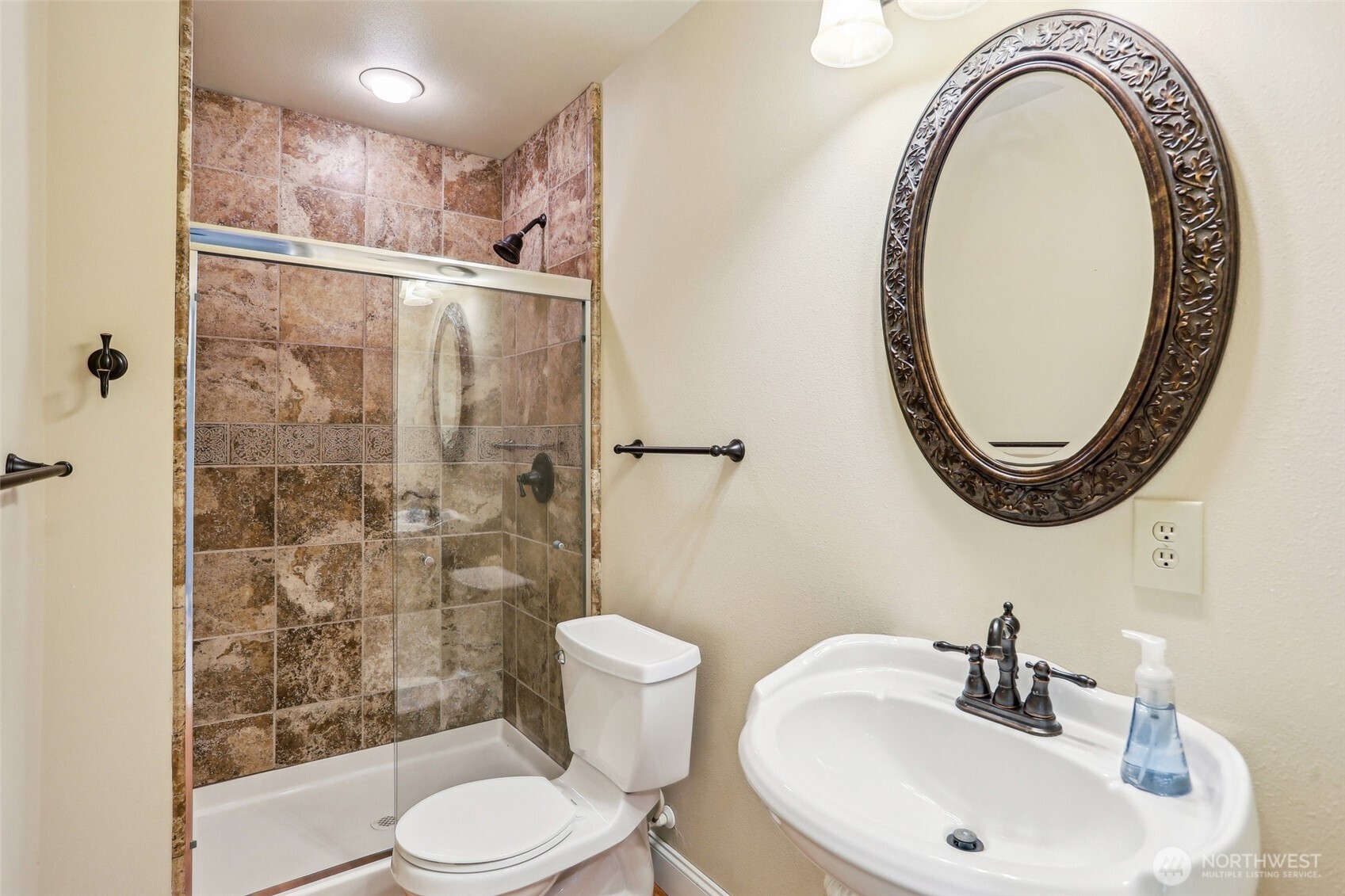 25846 NE 4th Place , Sammamish, WA 98074