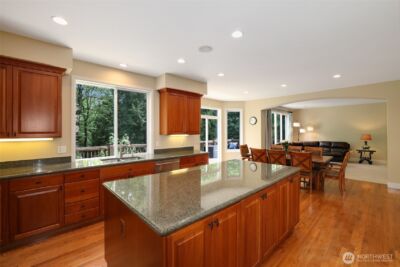 25846 NE 4th Place , Sammamish, WA 98074 - Photo 5