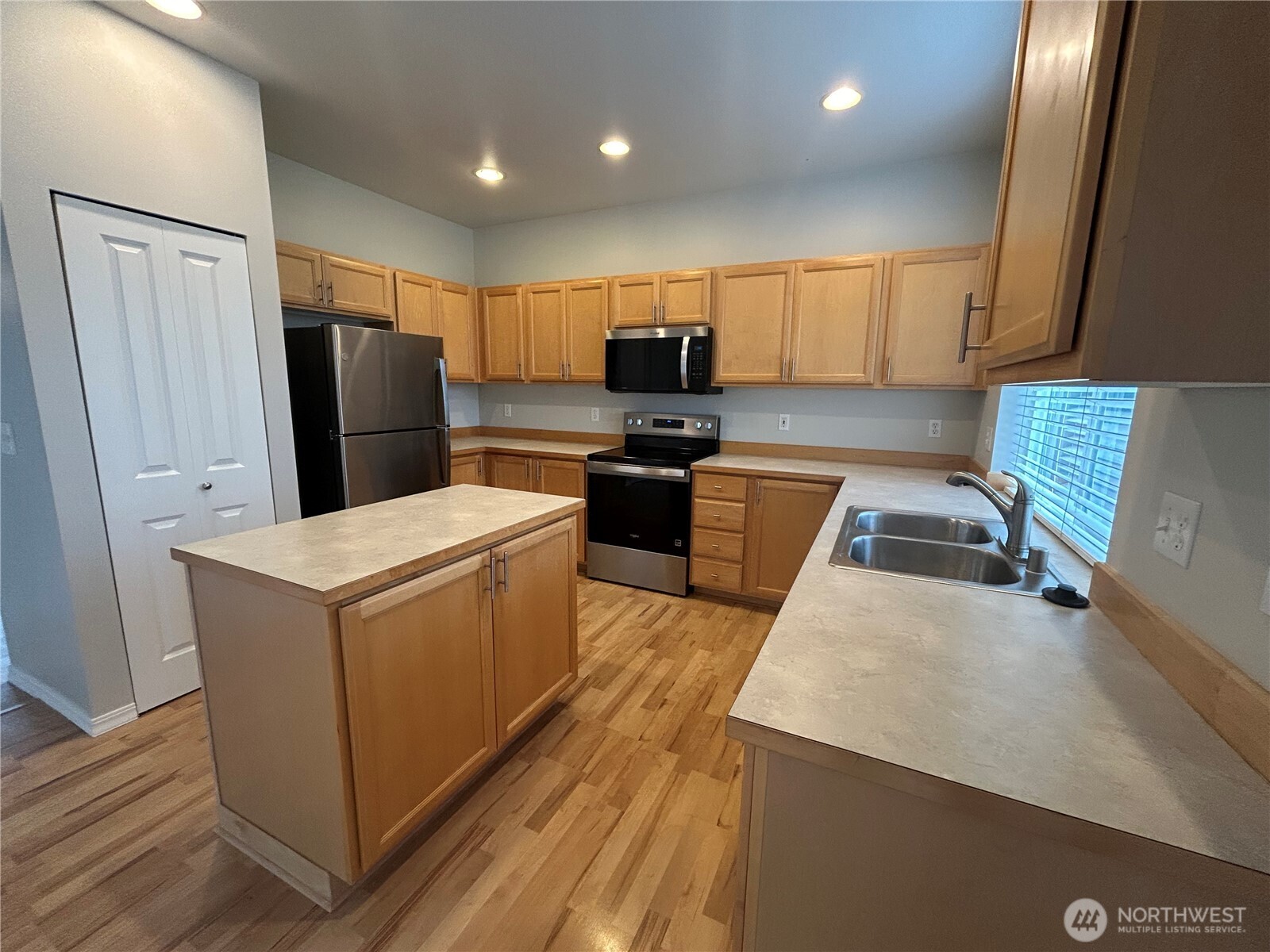 24528 SE 275th Street , Maple Valley, WA 98038