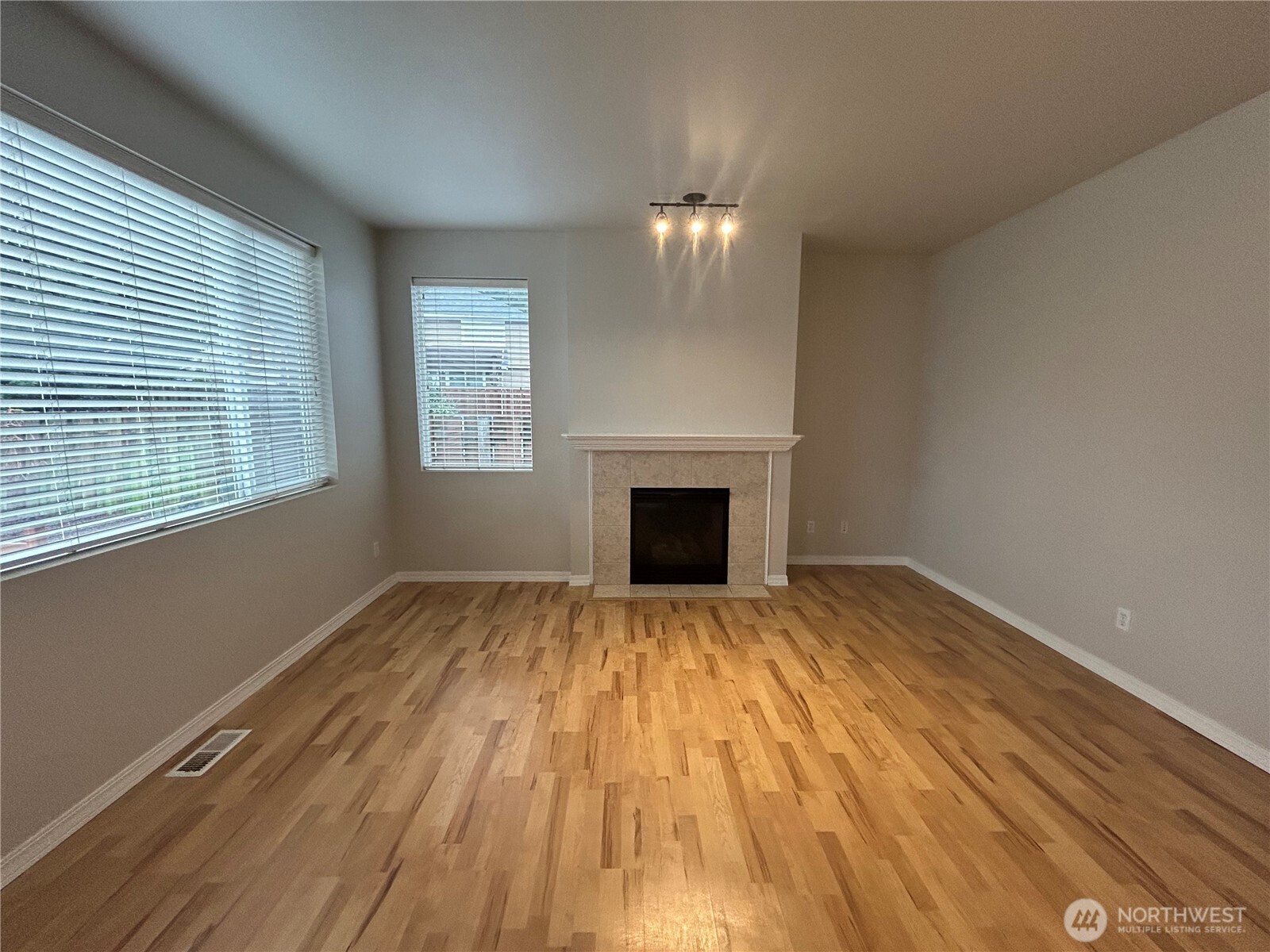 24528 SE 275th Street , Maple Valley, WA 98038