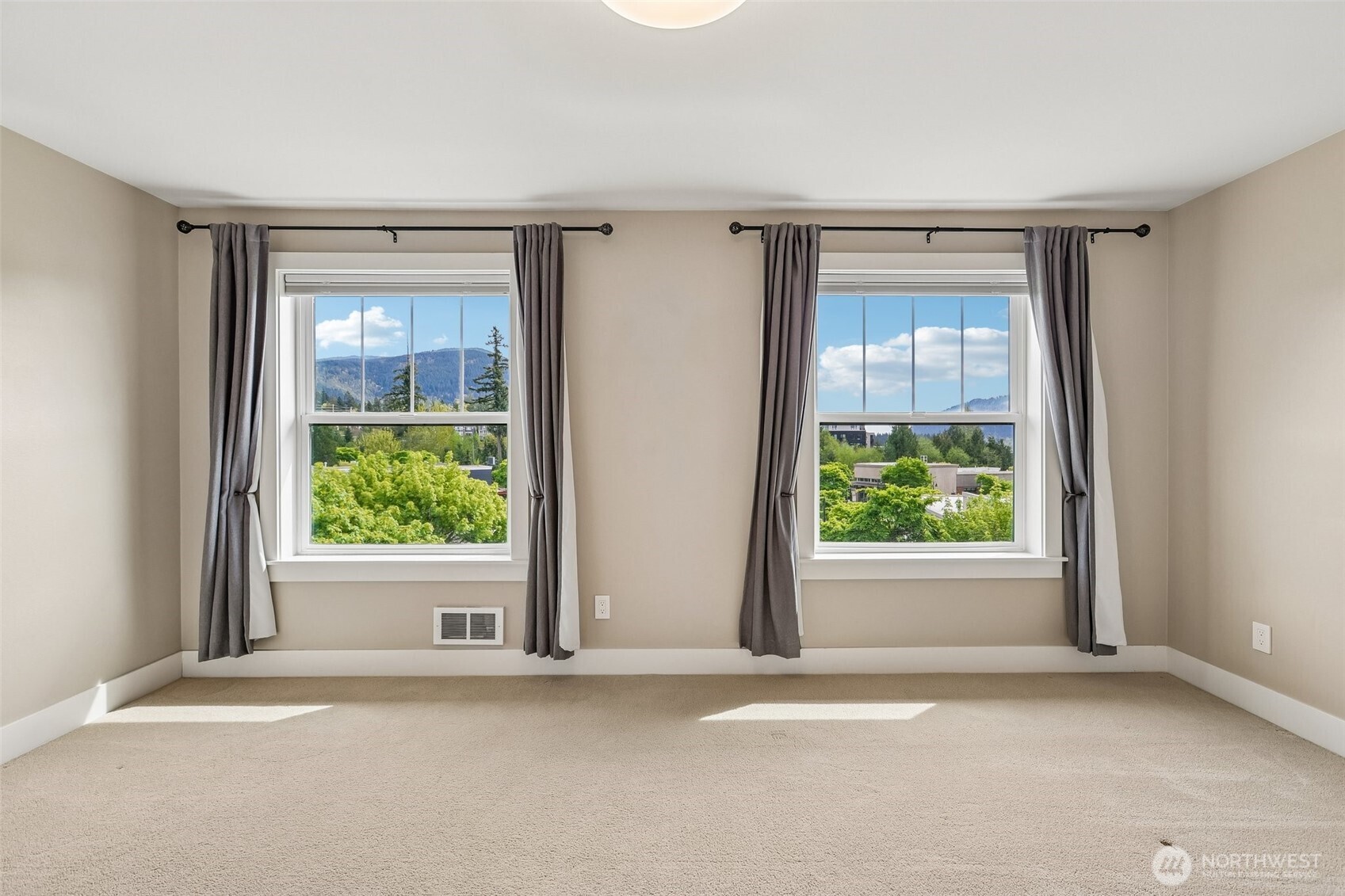 1078 NE High Street #10, Issaquah, WA 98029-7478