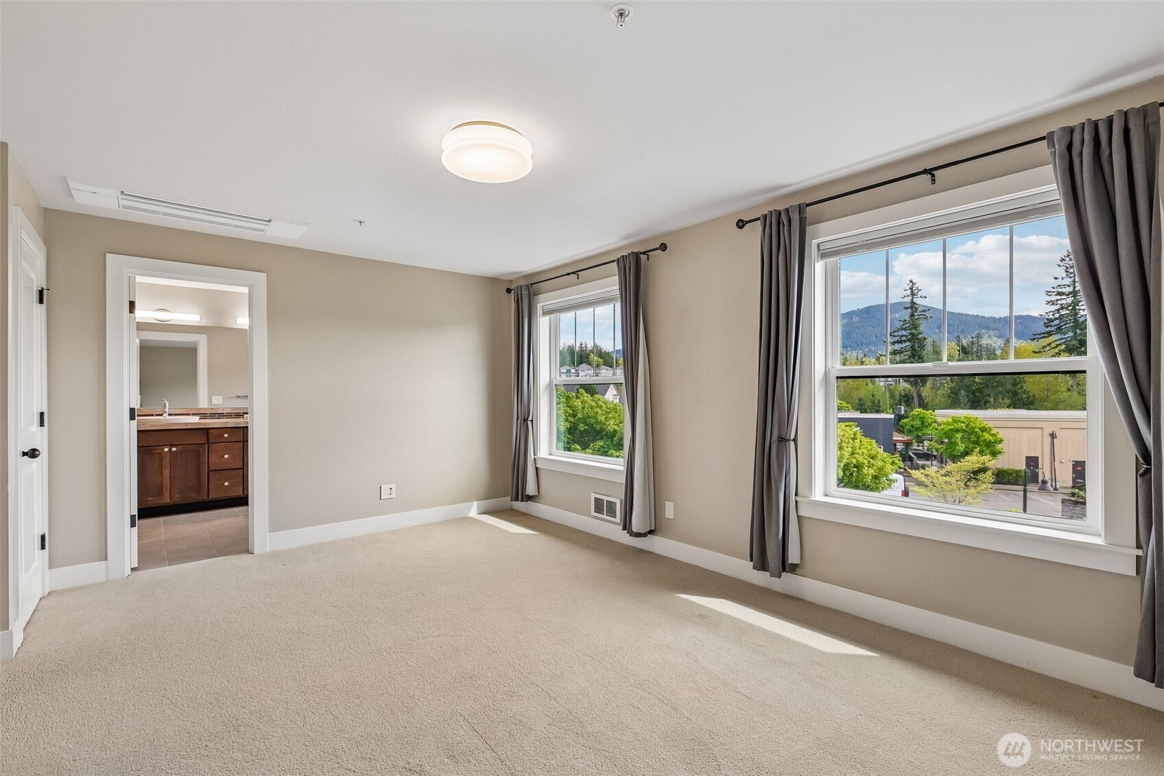 1078 NE High Street #10, Issaquah, WA 98029-7478