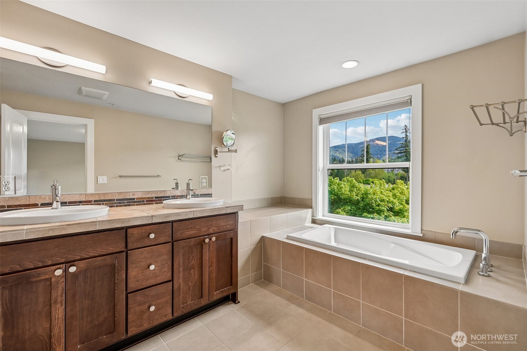 1078 NE High Street #10, Issaquah, WA 98029-7478