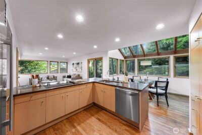2261 W Lake Sammamish Parkway SE, Bellevue, WA 98008 - Photo 19