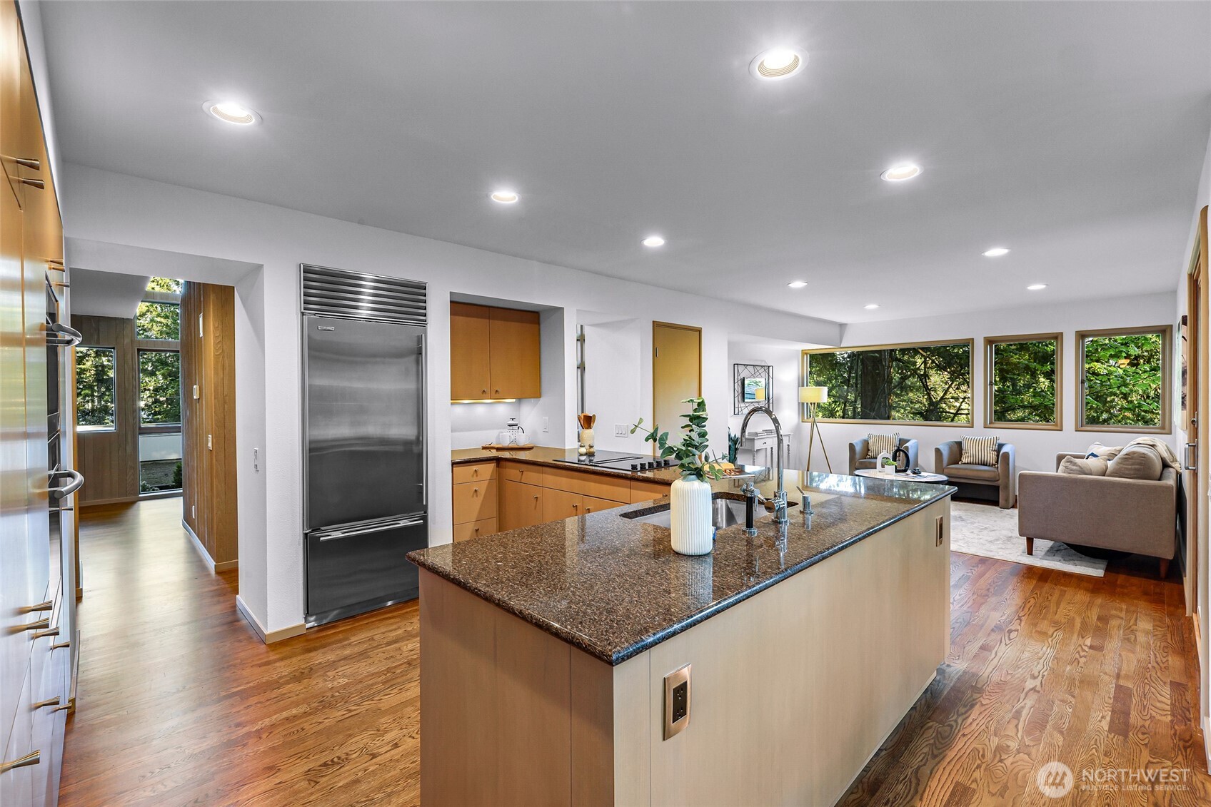 2261 W Lake Sammamish Parkway SE, Bellevue, WA 98008