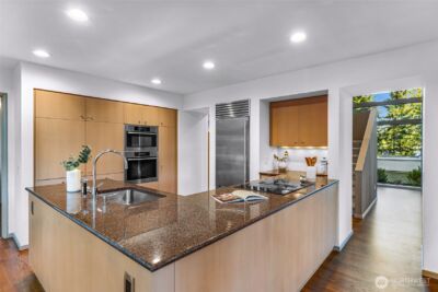 2261 W Lake Sammamish Parkway SE, Bellevue, WA 98008 - Photo 21