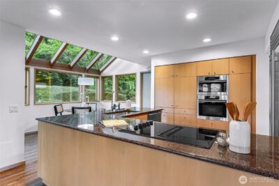 2261 W Lake Sammamish Parkway SE, Bellevue, WA 98008 - Photo 22